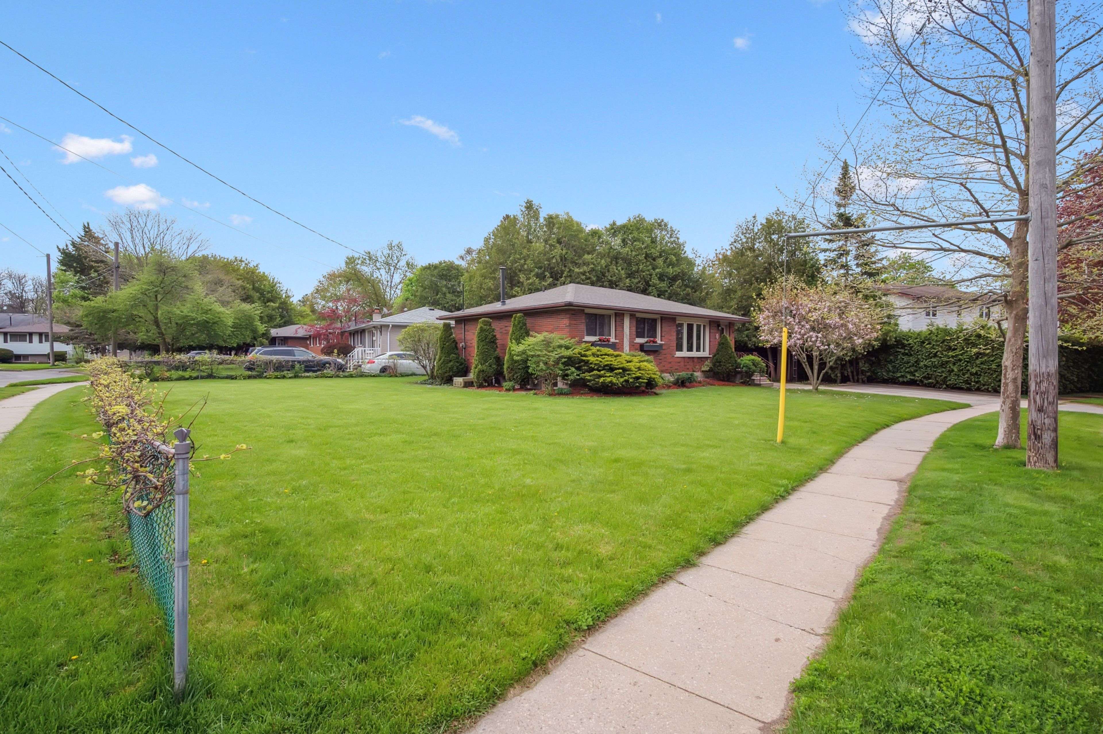 Guelph, ON N1E 1A3,7 Golfview RD
