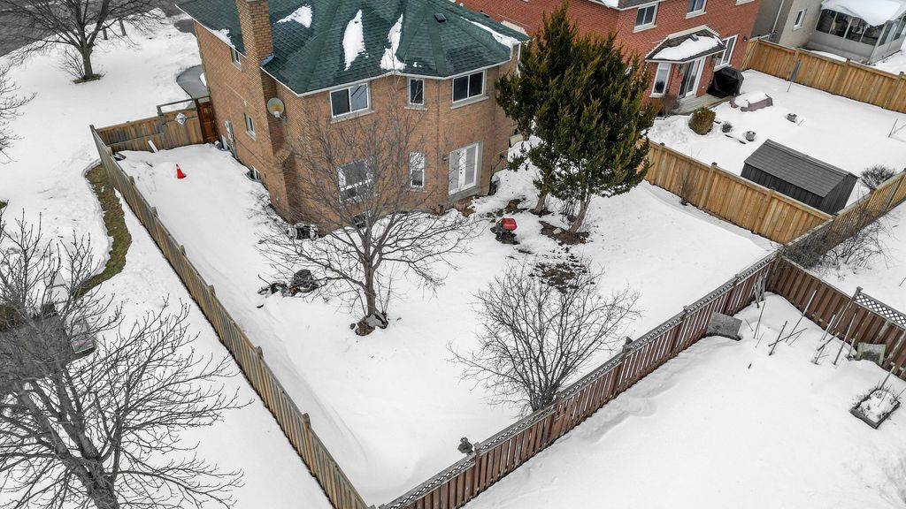 Whitby, ON L1R 1Y7,60 Furrow DR