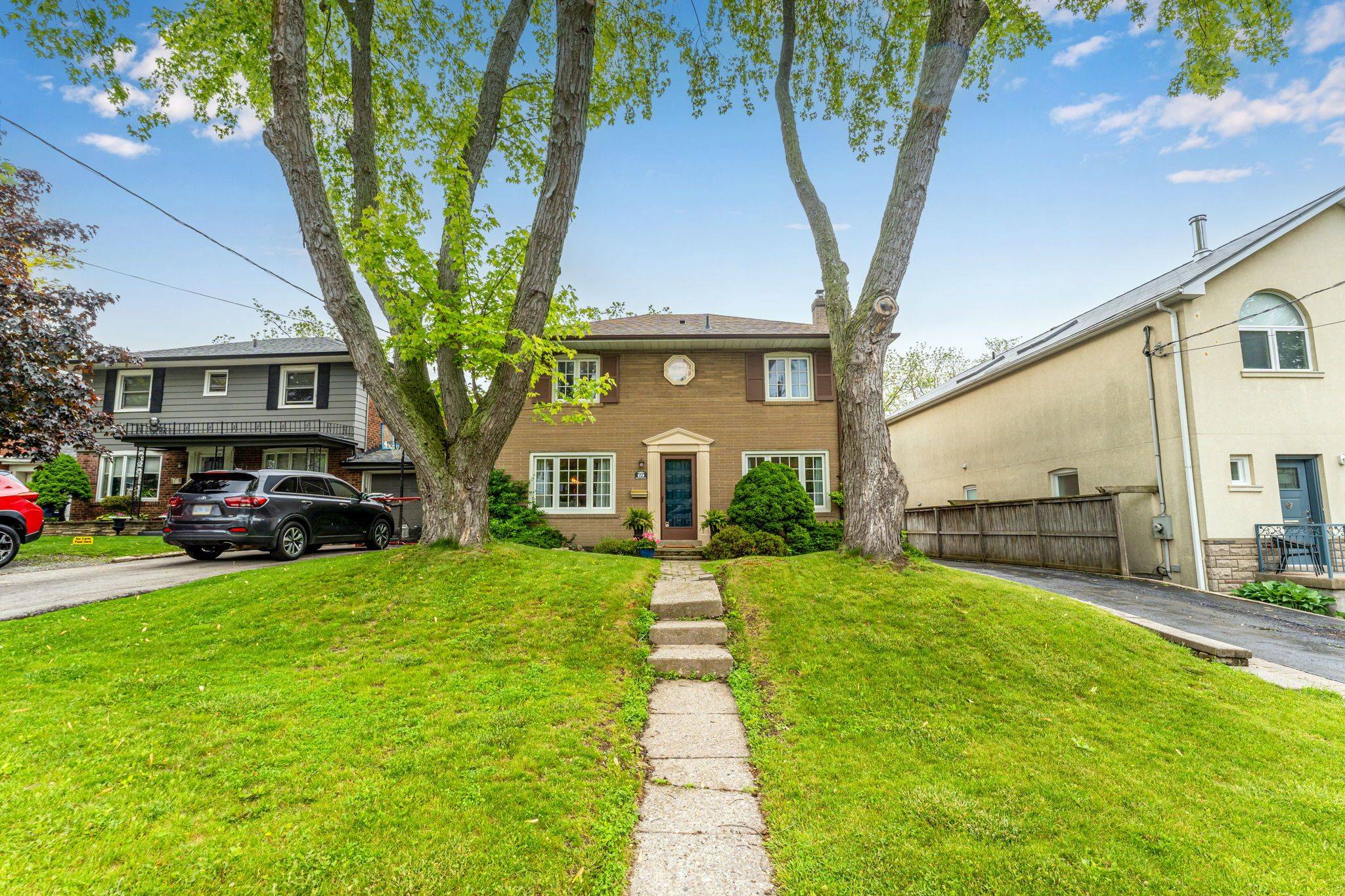 Toronto E08, ON M1N 3Z8,69 Midland AVE