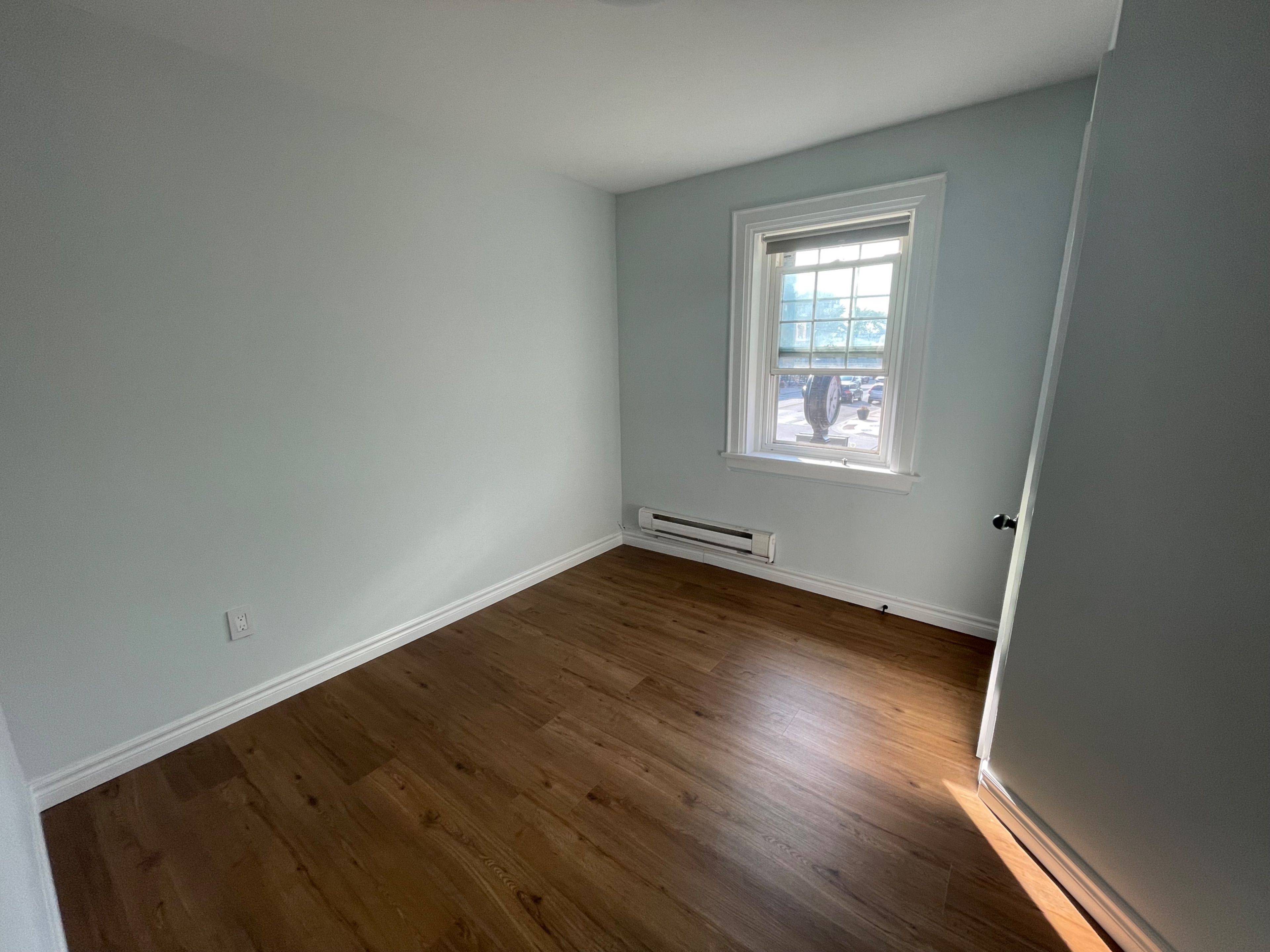 Mississauga, ON L5M 1L6,215 Queen ST S #215 B