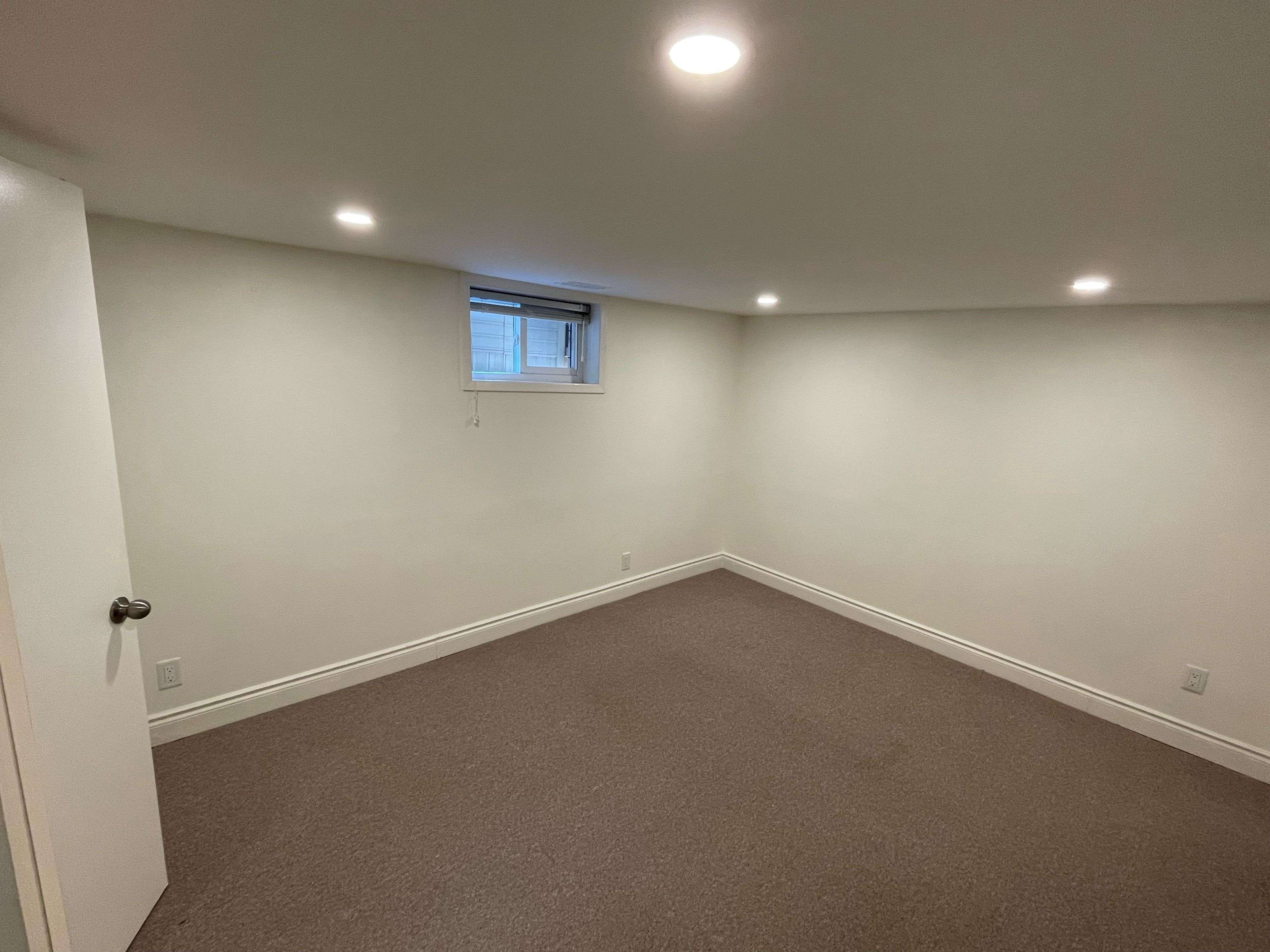 Toronto E03, ON M4C 2X1,990 Cosburn AVE #Lower