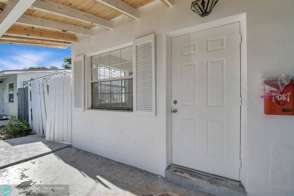 Oakland Park, FL 33334,411B NE 57th Ct