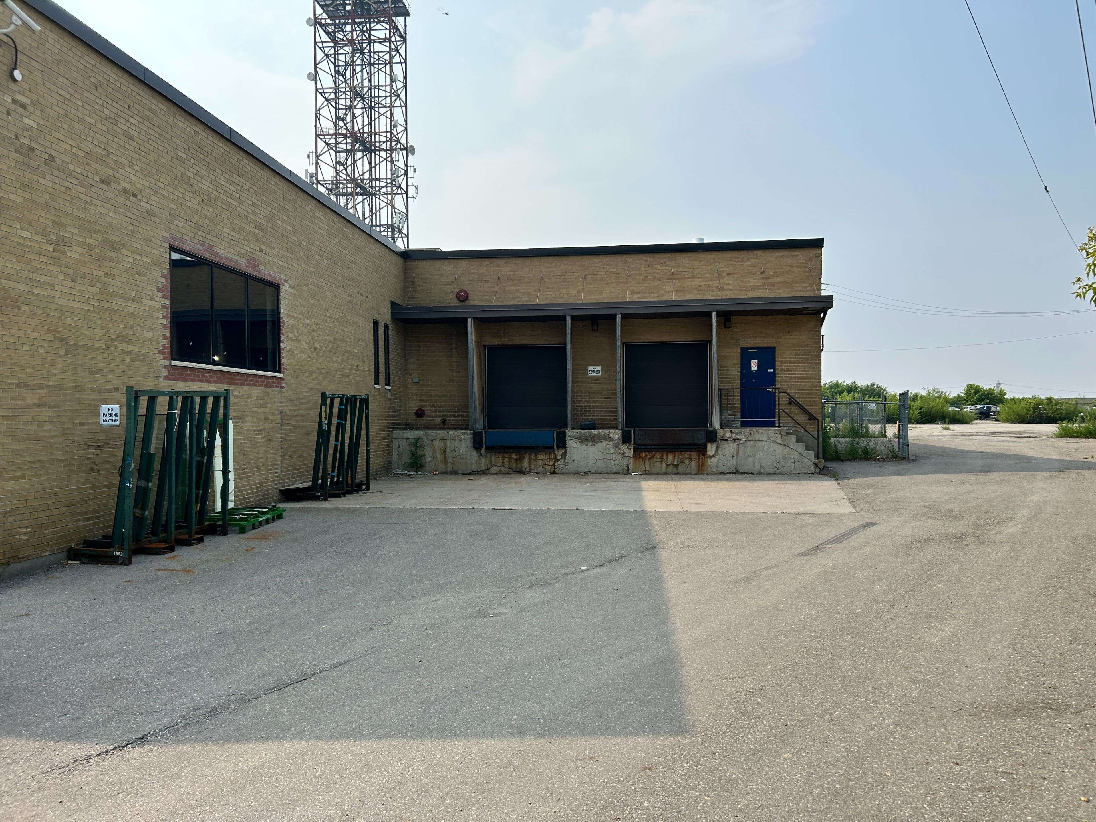 Toronto W04, ON M6B 1P8,105 Wingold AVE #4