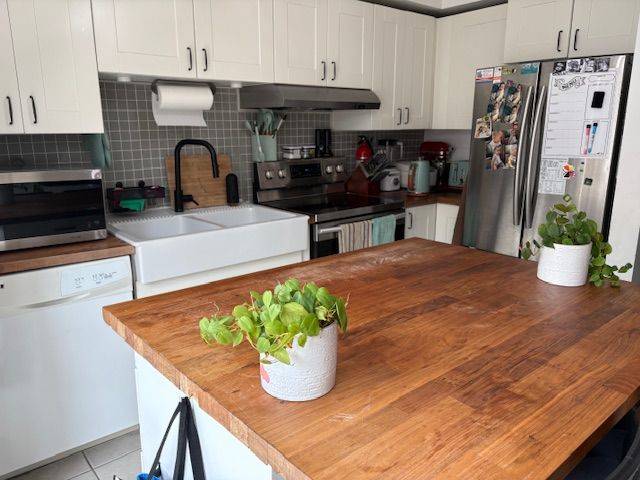 Burlington, ON L7S 2H7,895 Maple AVE #604