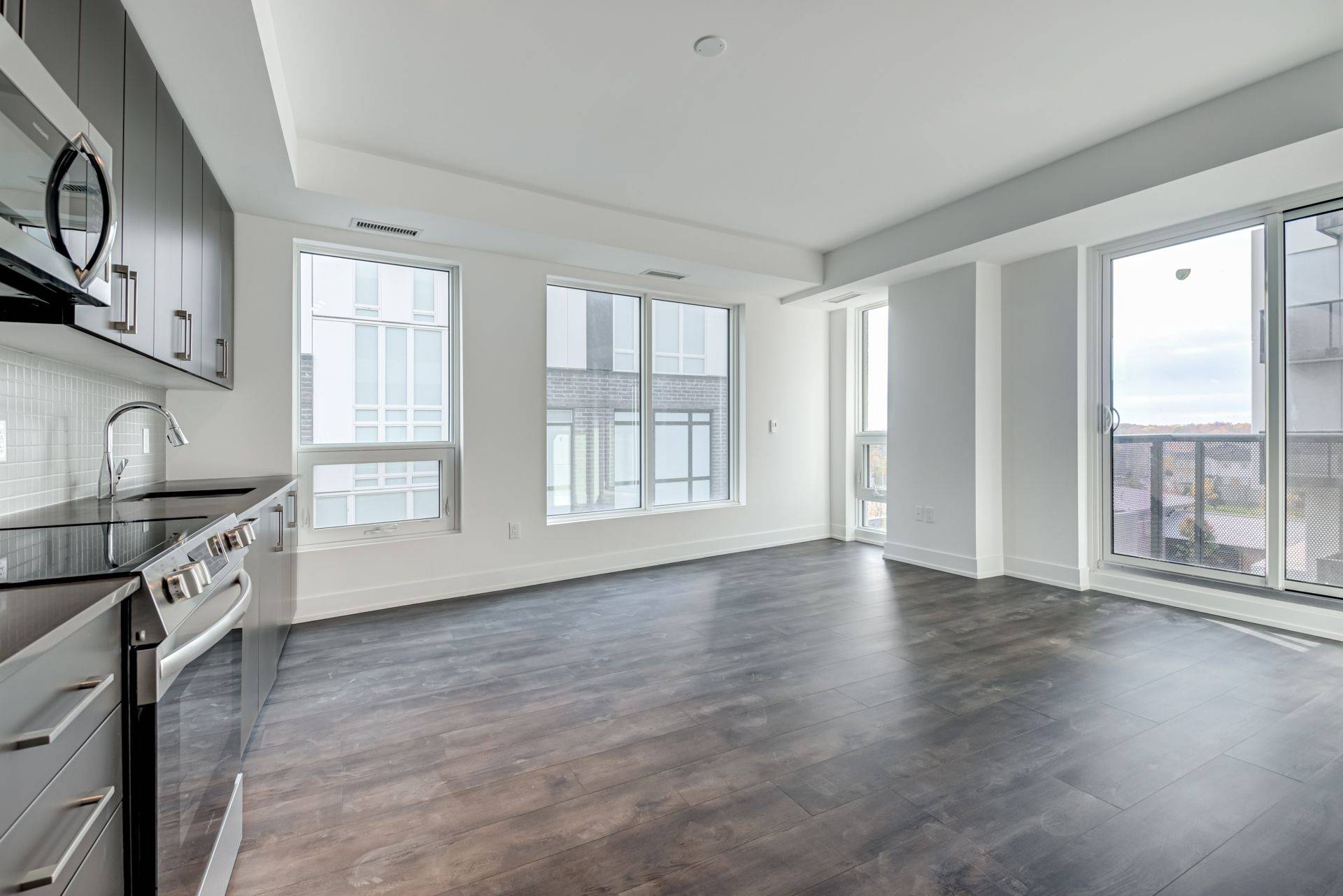 Oakville, ON L6M 5P6,2450 Old Bronte RD #318