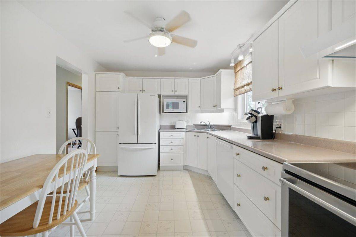 Brockville, ON K6V 6G2,1303 Vista DR