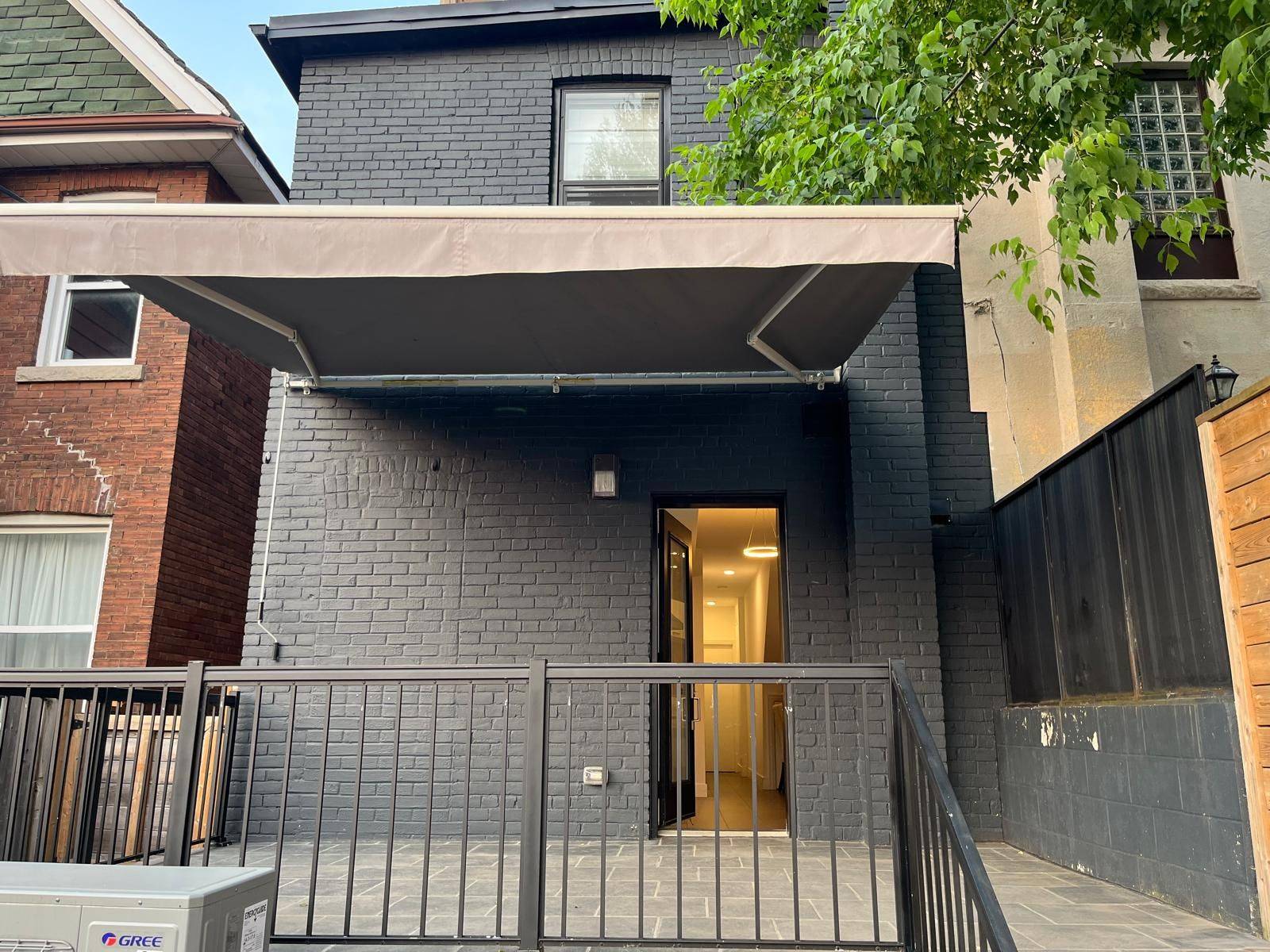 Toronto C01, ON M6G 3A6,236 Grace ST #Main