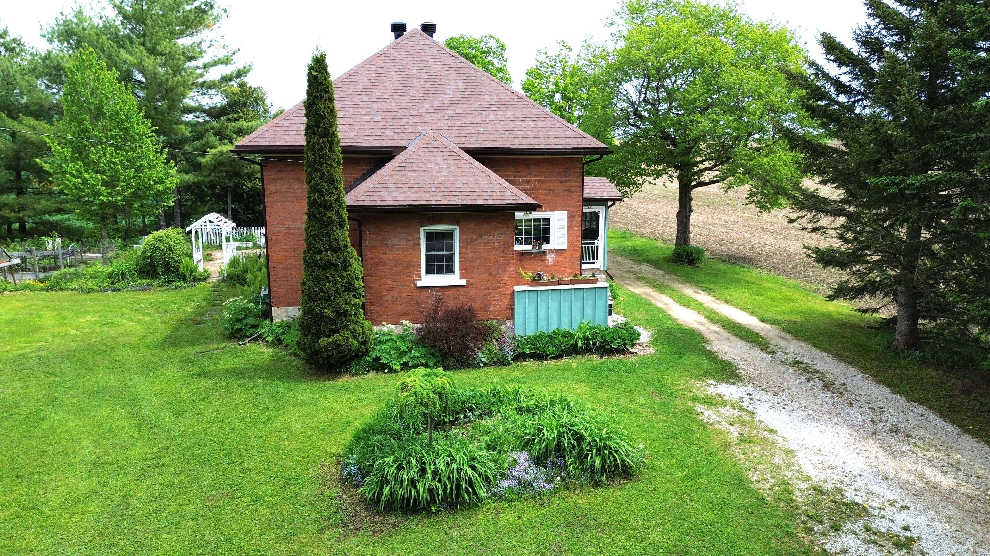 West Grey, ON N0C 1H0,735125 West Back Line