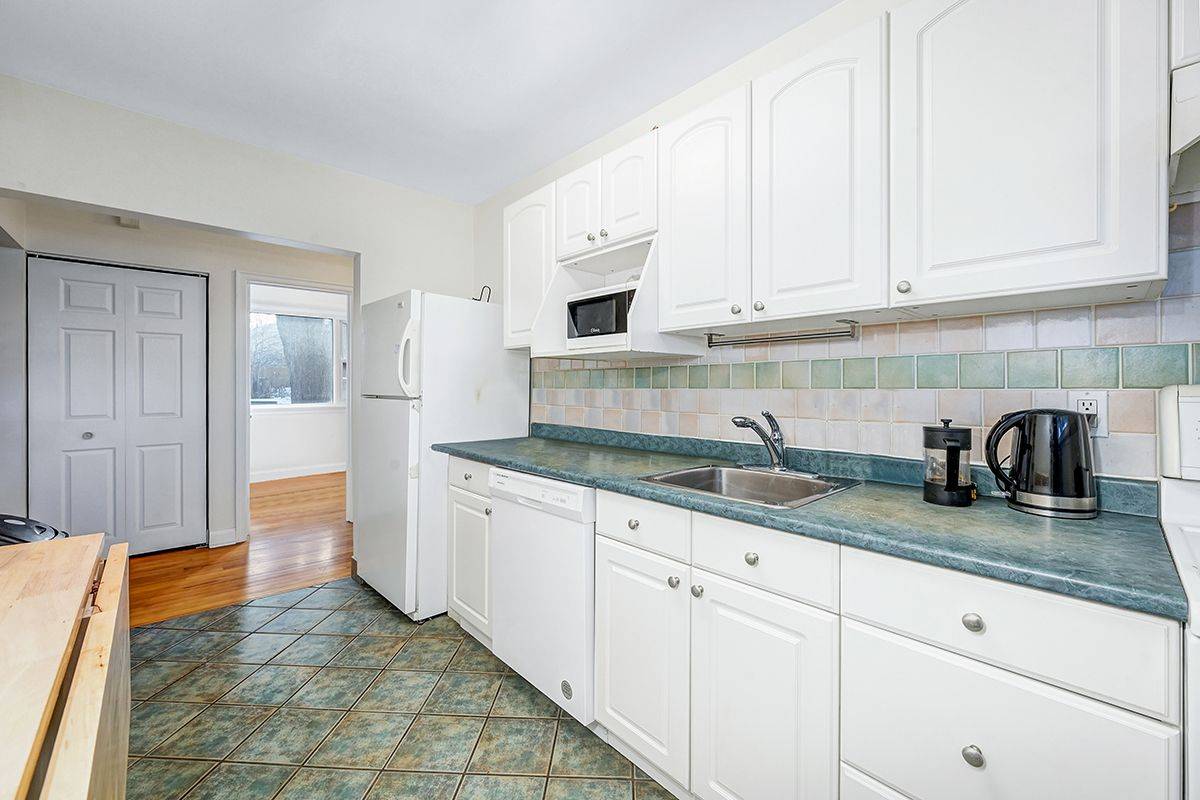 Westboro - Hampton Park, ON K1Z 7C3,155 Clare ST #1