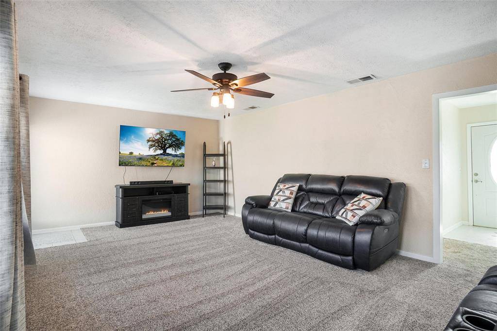 Runaway Bay, TX 76426,305 Cheyenne Drive