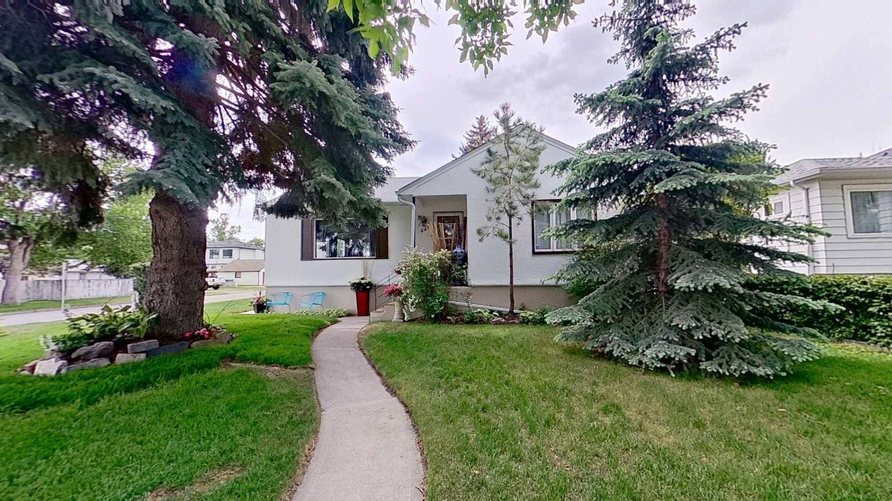 Calgary, AB T2E1H7,539 15 AVE NE