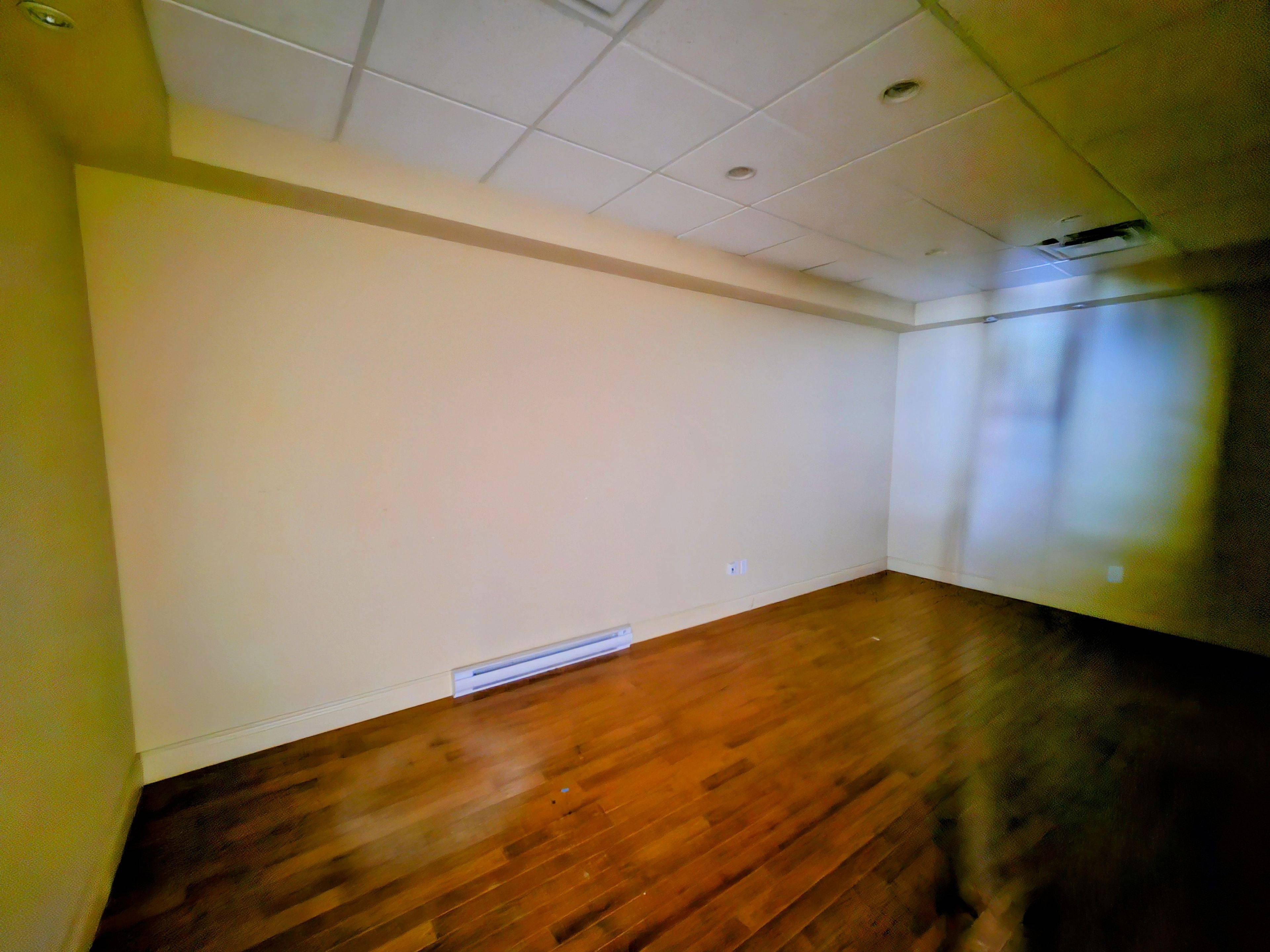 Oshawa, ON L1H 4G6,74 Simcoe ST S #101
