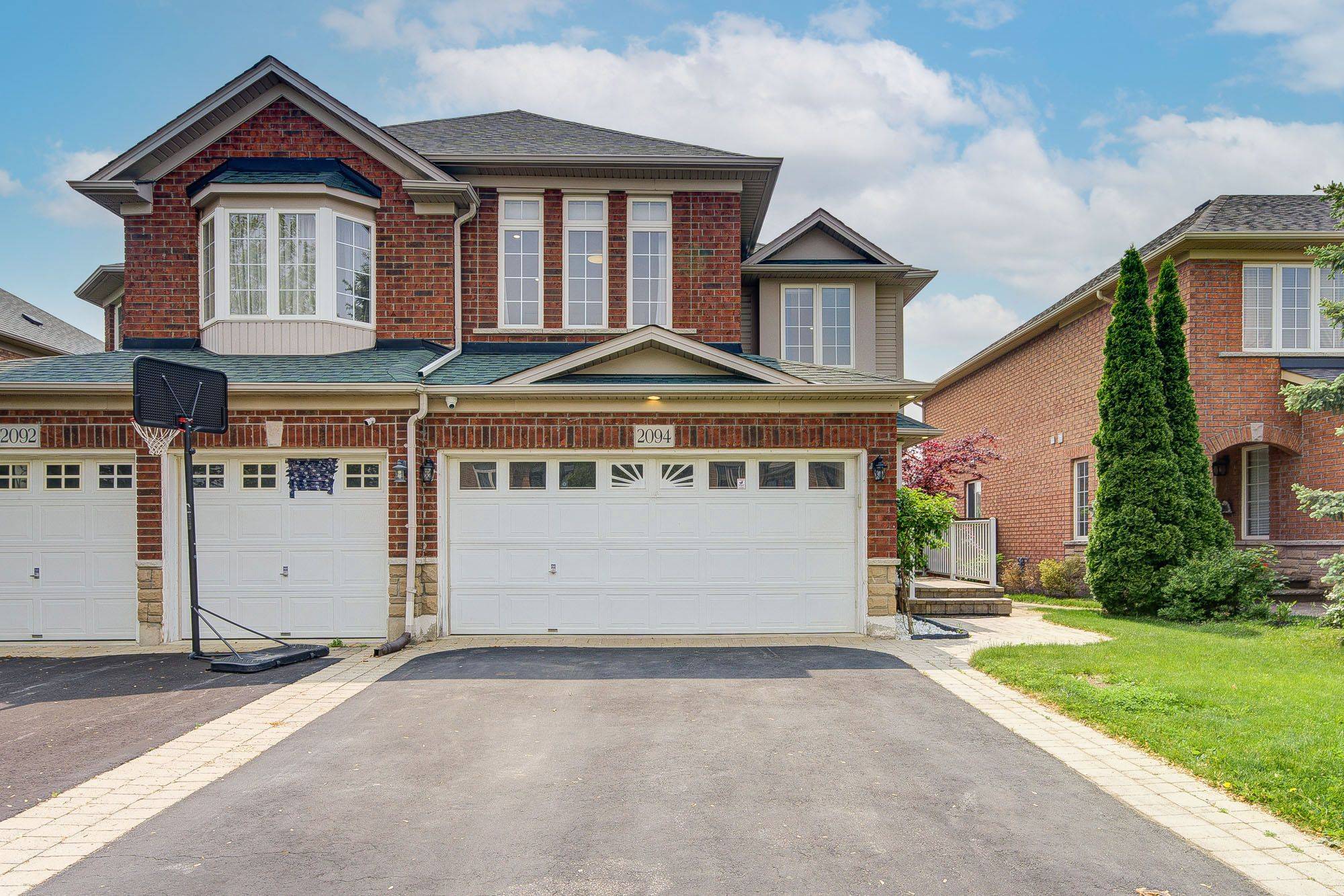 Oakville, ON L6M 5B1,2094 Redstone CRES