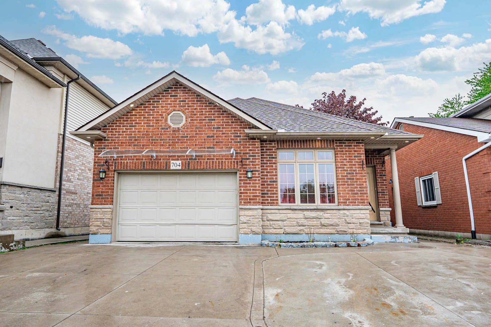 Hamilton, ON L8W 1A7,704 Stone Church RD E