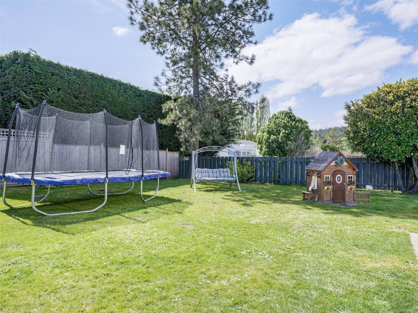 Saanich, BC V8N 2E2,1583 Kenmore Rd