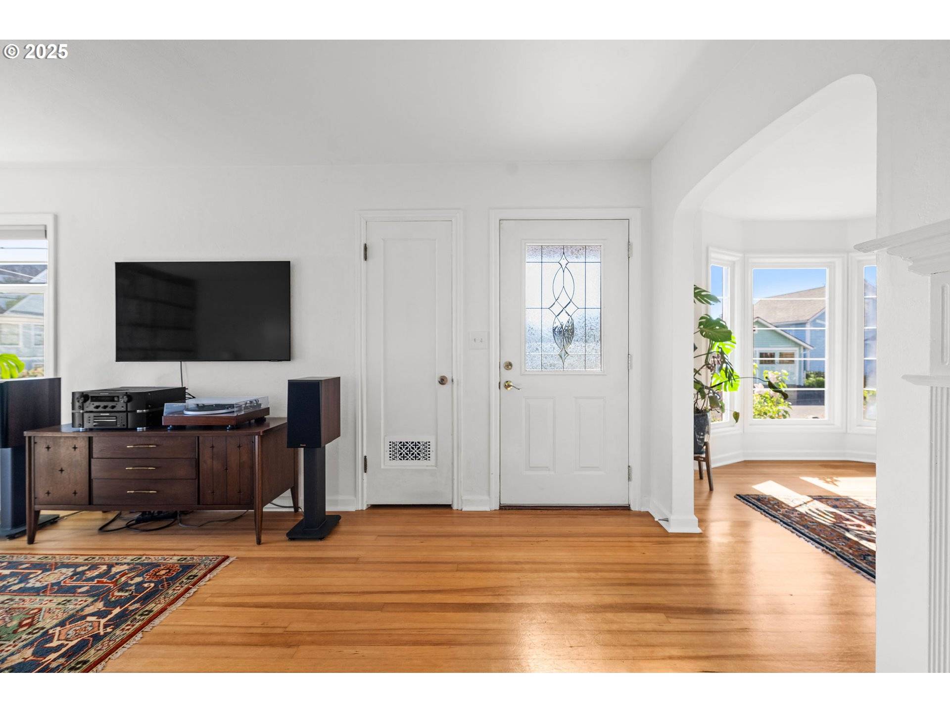 Astoria, OR 97103,719 6TH ST