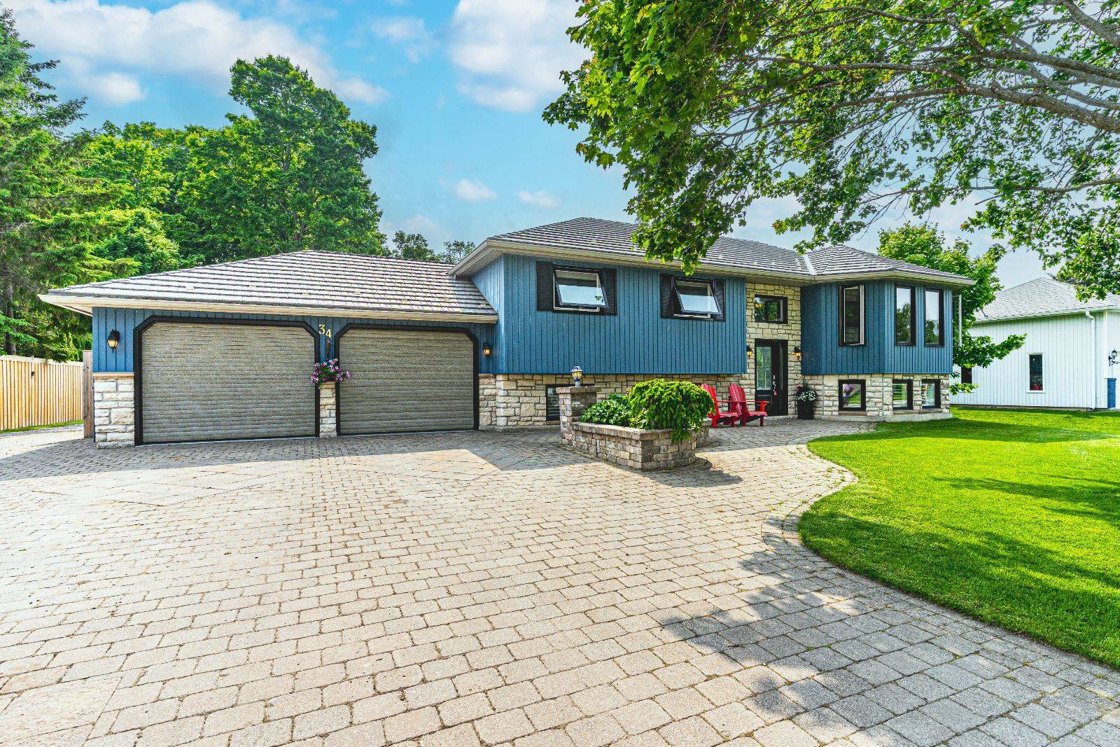 Springwater, ON L9X 0A1,34 Foyston Park CIR