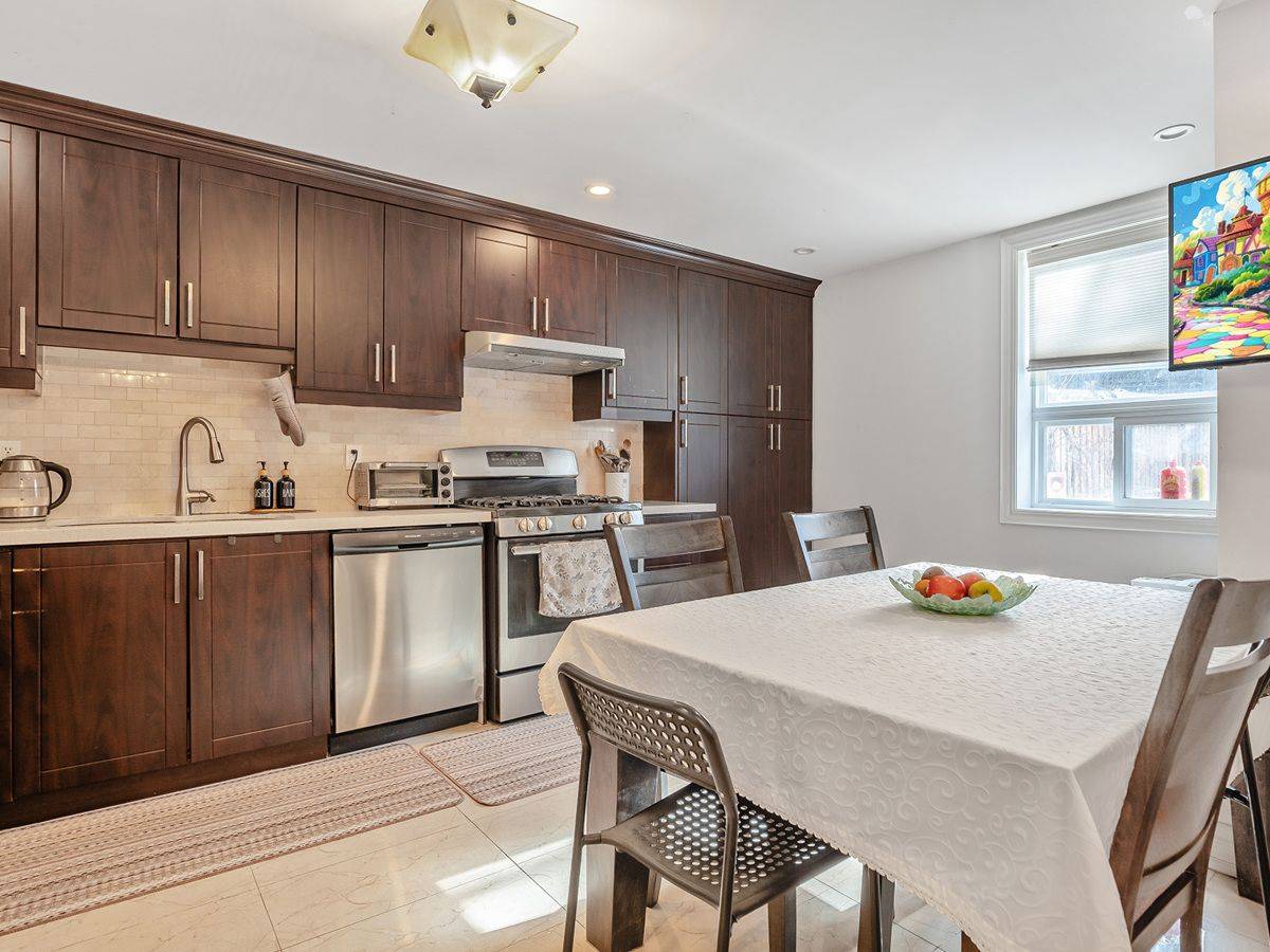 Toronto W03, ON M6N 2B6,67 Lavender RD