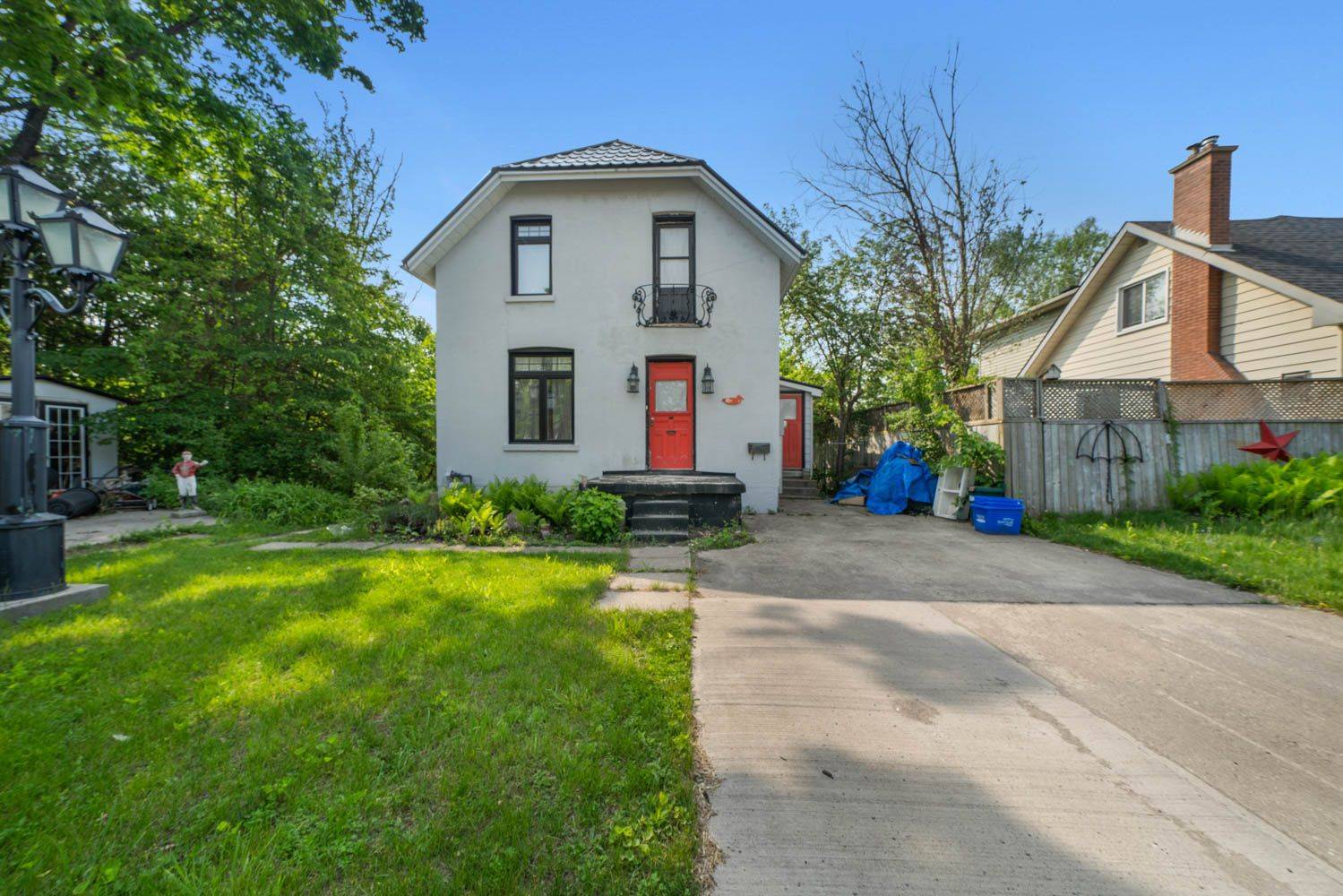 Barrie, ON L4N 2G2,43 Perry ST