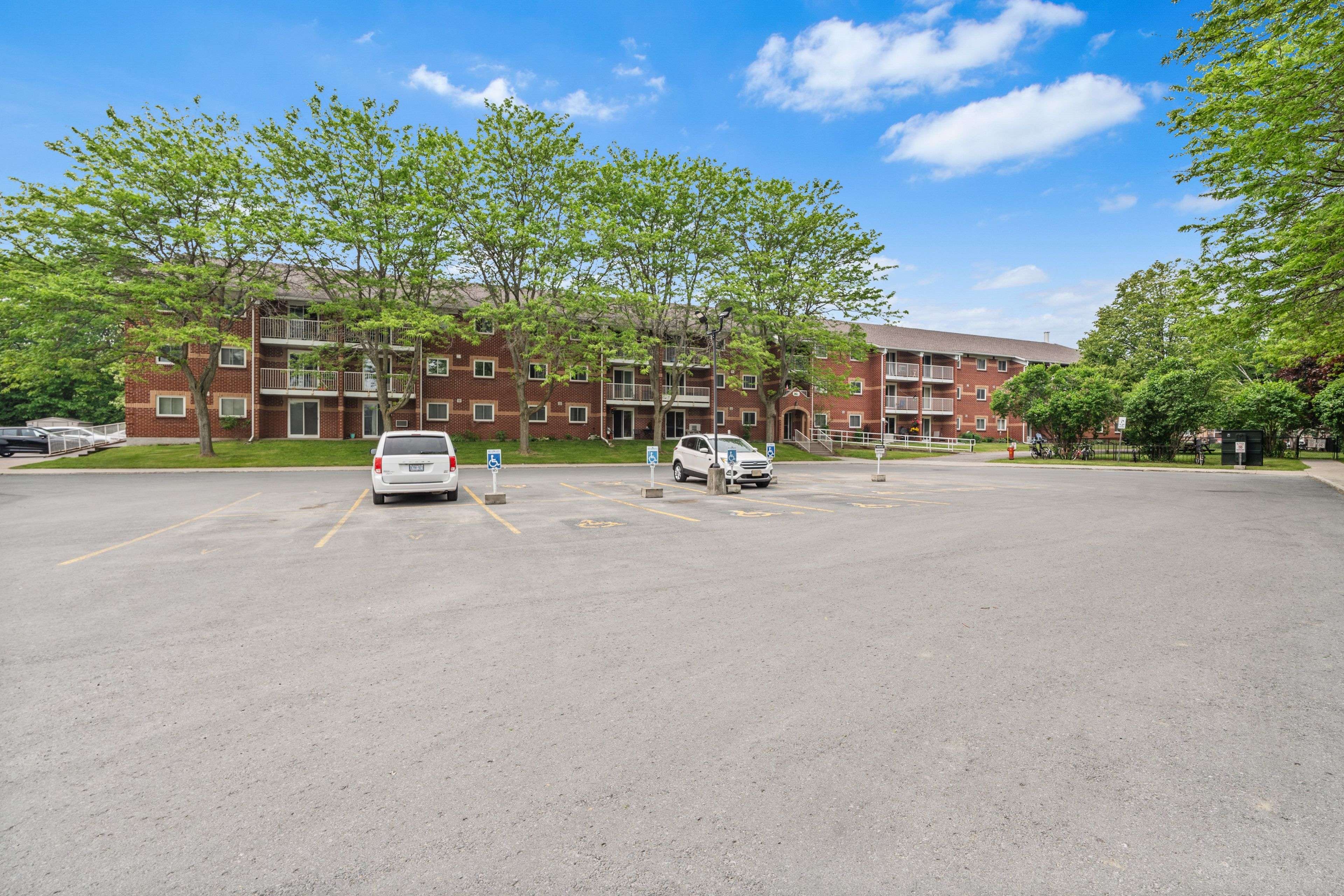 Kingston, ON K7M 8J9,561 Armstrong RD #204
