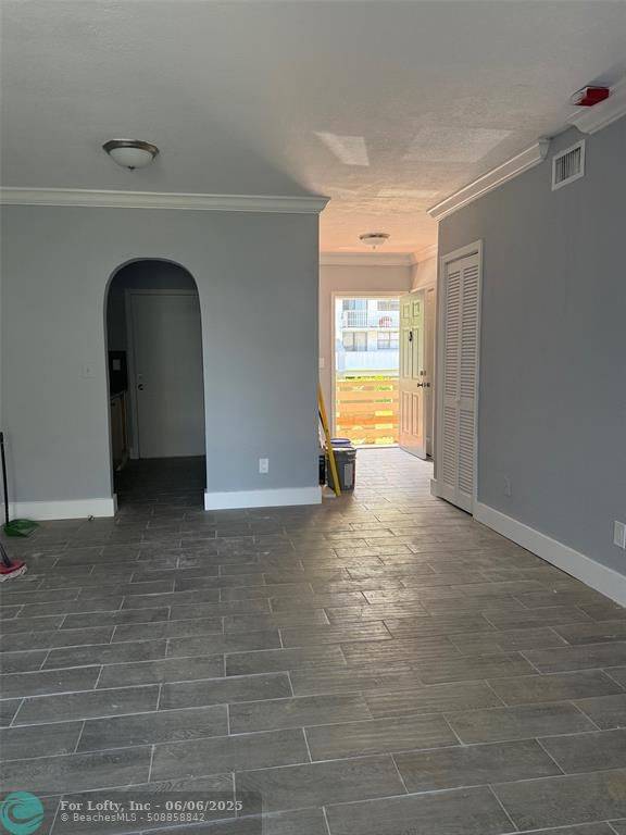 Miami, FL 33162,941 NE 169th St #212