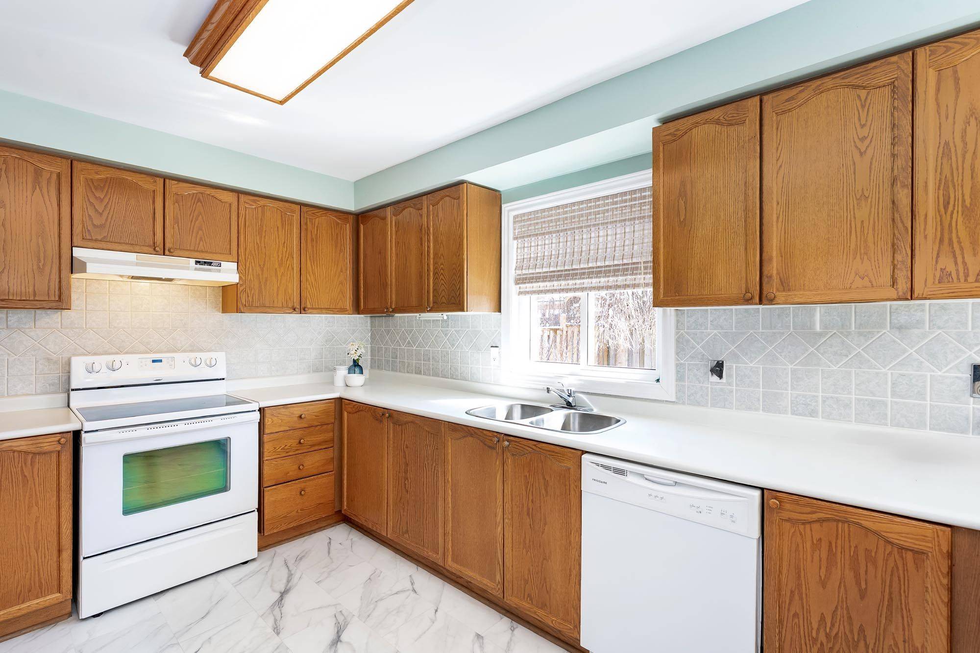 Barrie, ON L4N 7H7,43 McDougall DR