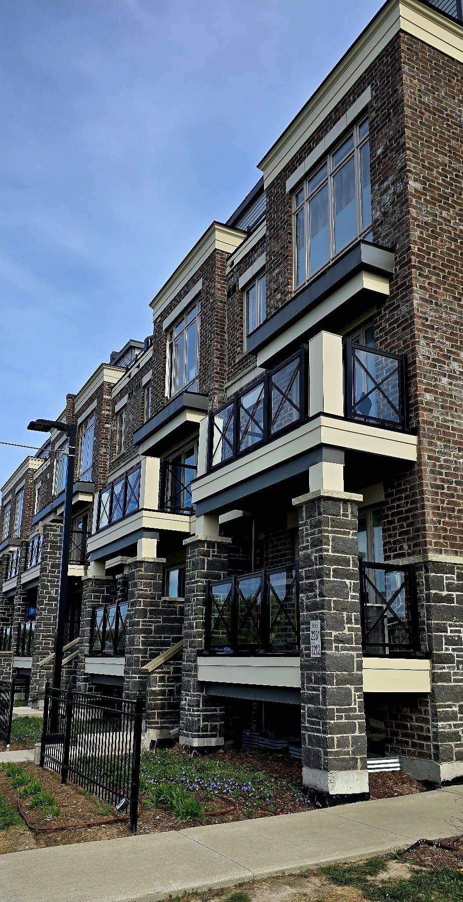 Markham, ON L6B 1N5,10 Westmeath LN #2209
