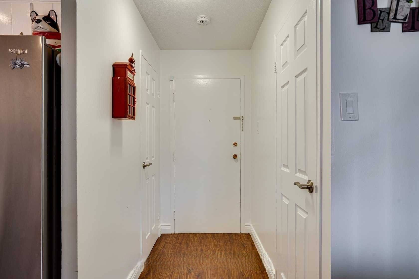 Oakville, ON L6H 2P3,1066 FALGARWOOD DR #165