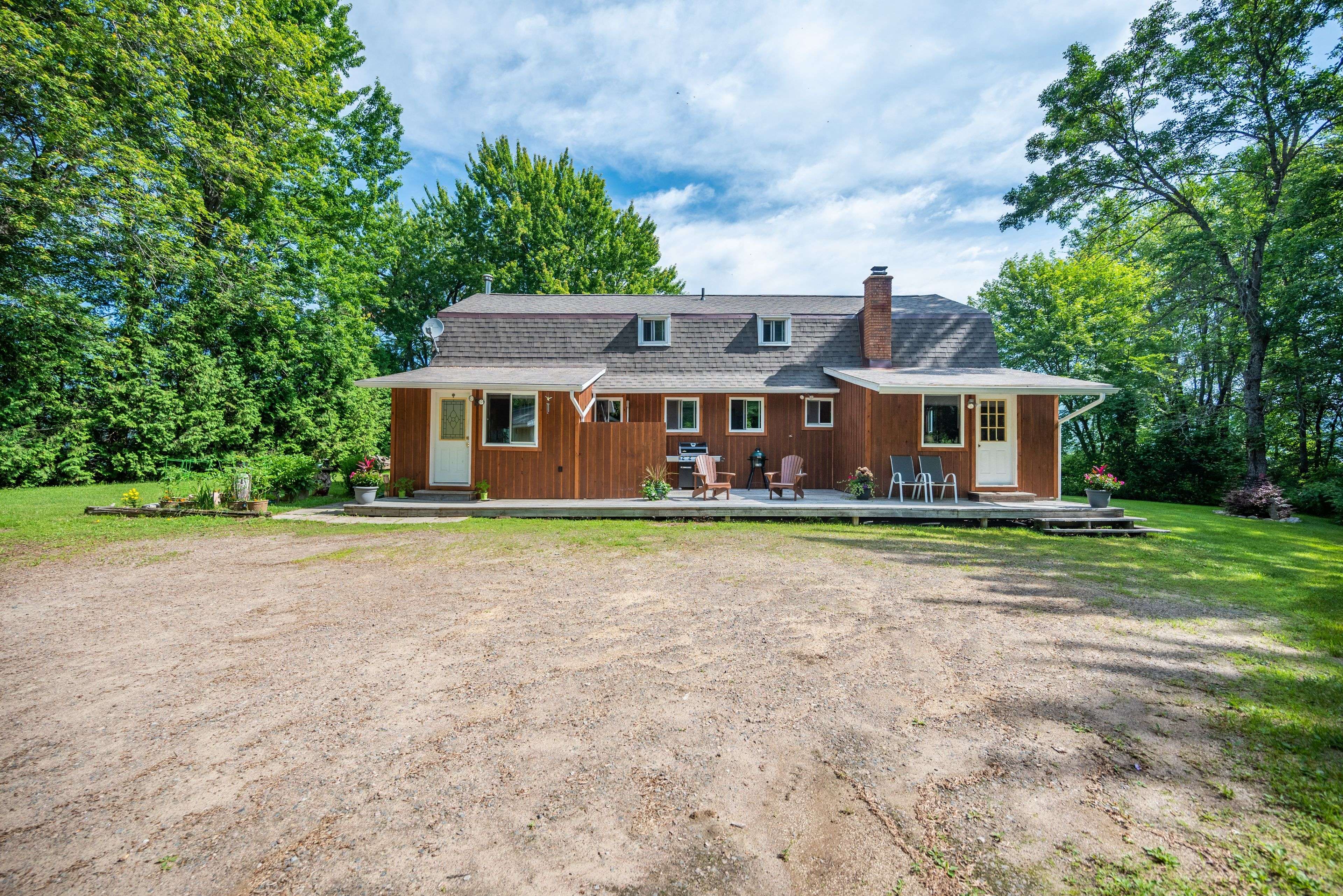 Laurentian Hills, ON K0J 1P0,419 Devlin LN