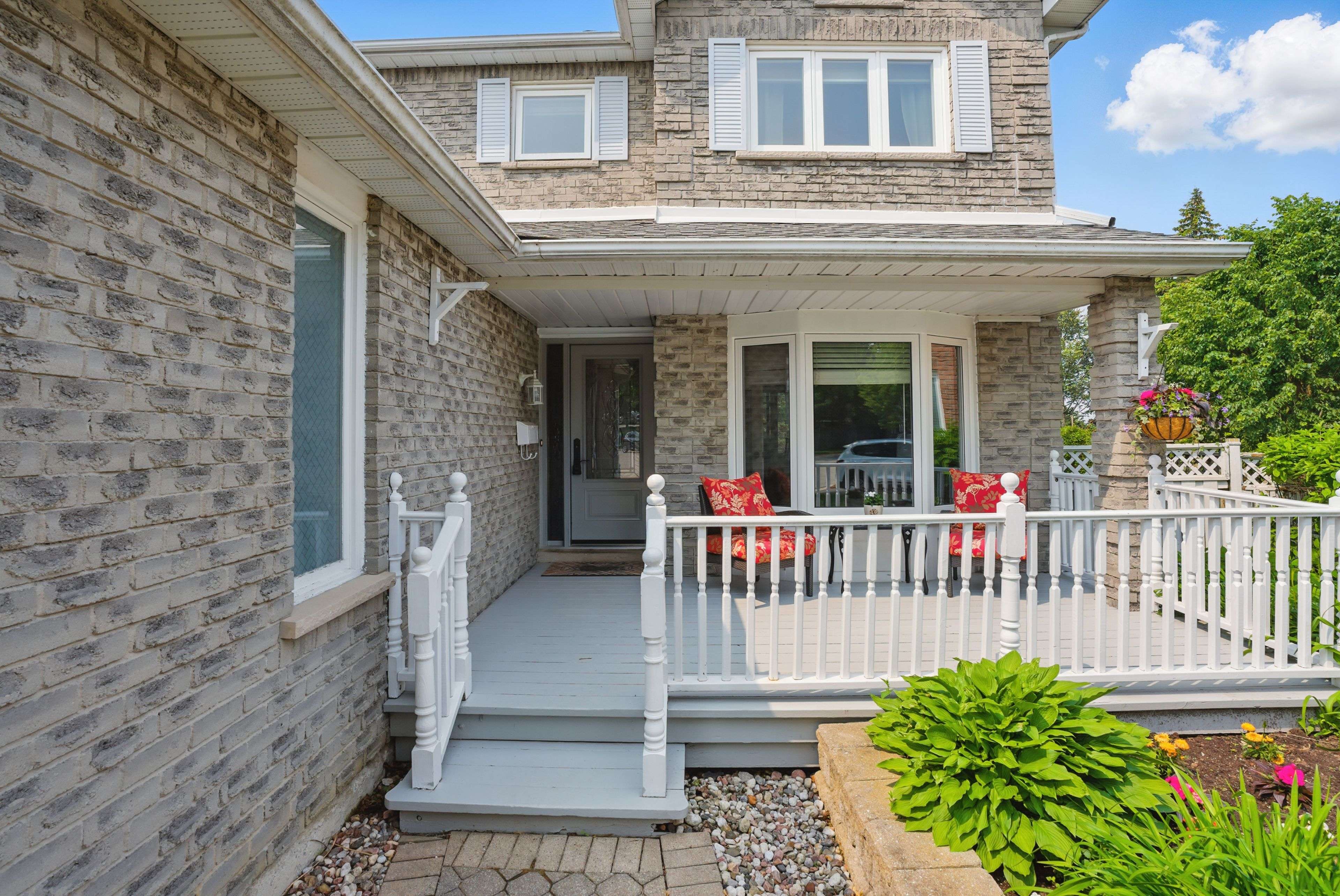 Whitby, ON L1N 8J1,16 Greenview CT