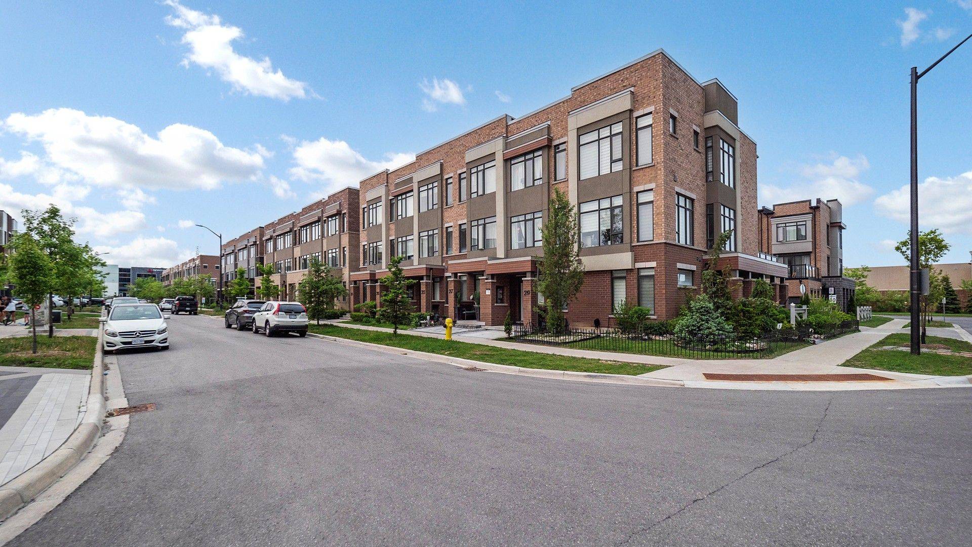 Vaughan, ON L6A 4Z2,215 Salterton CIR