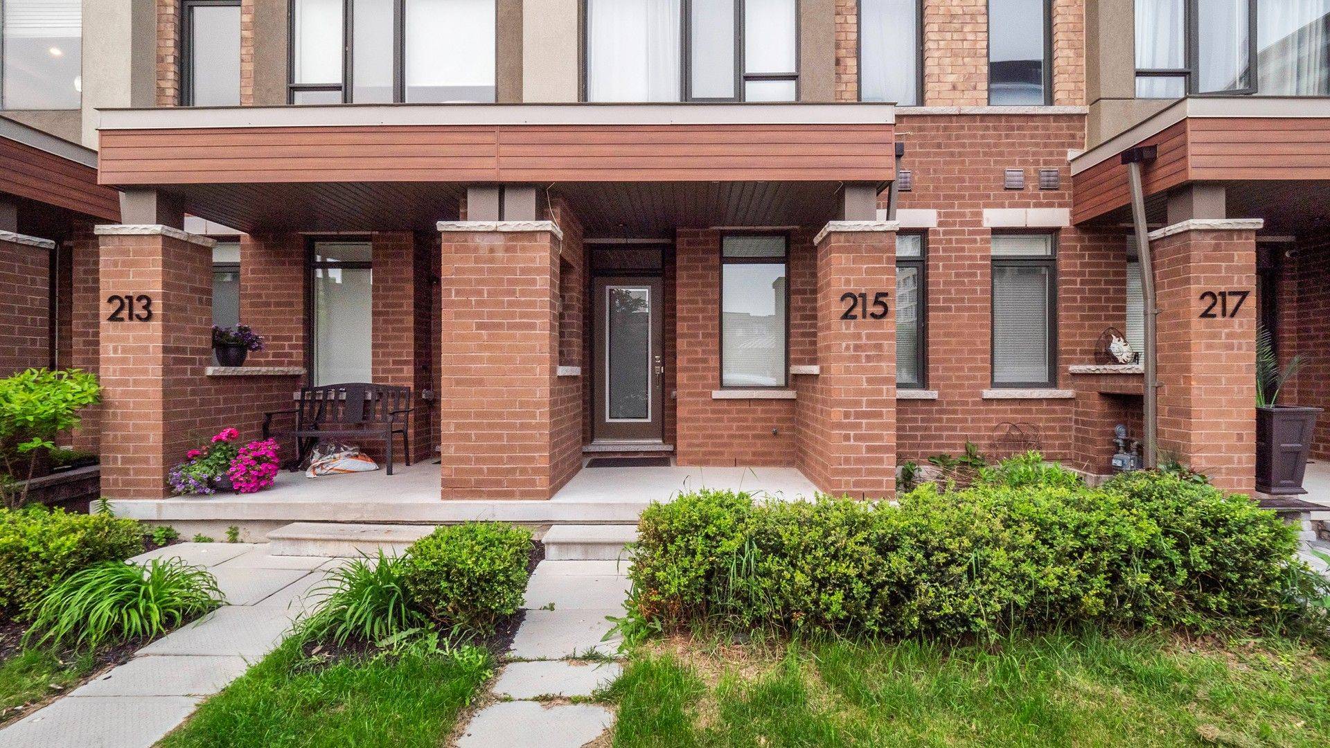 Vaughan, ON L6A 4Z2,215 Salterton CIR