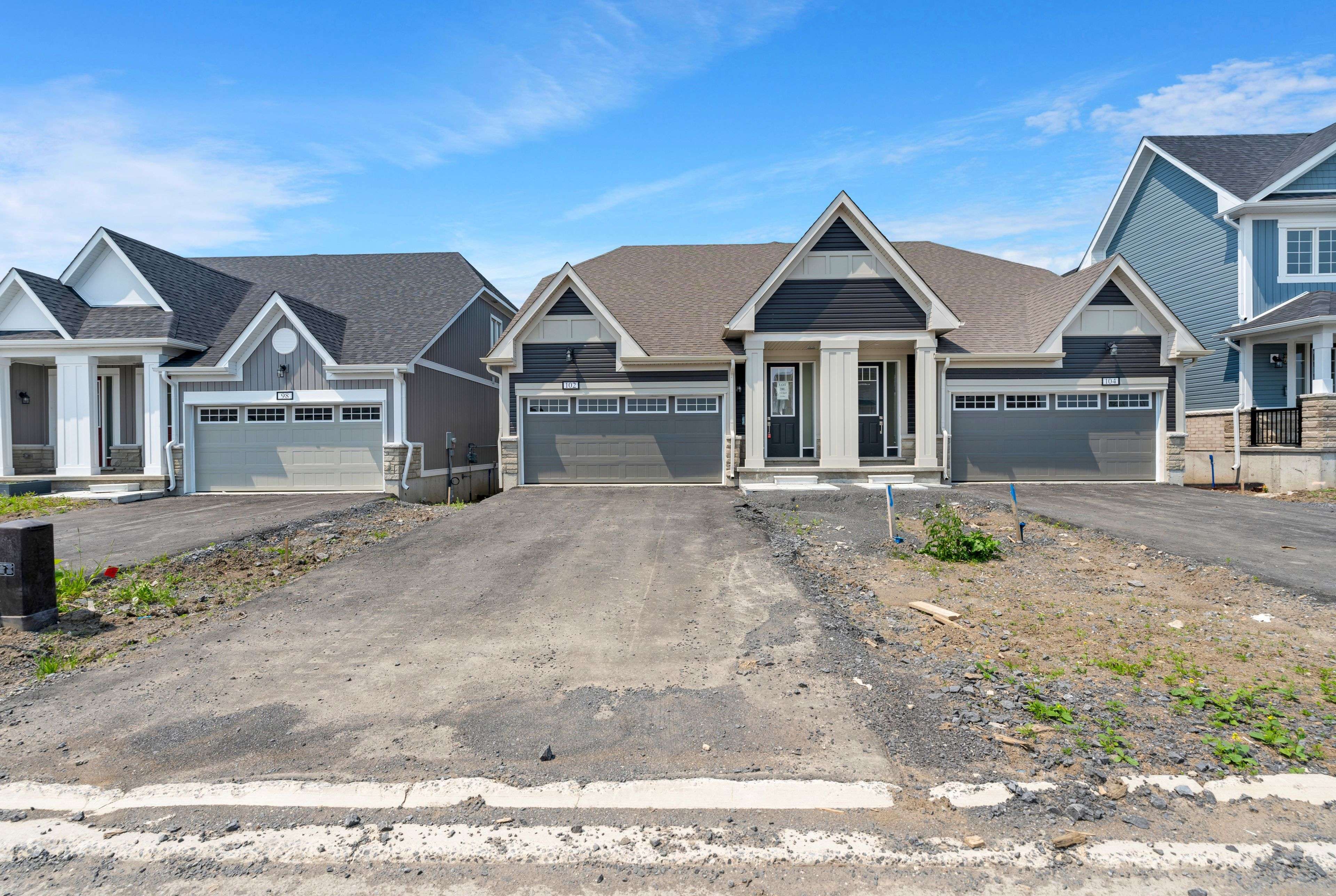 Loyalist, ON K0H 1G0,102 Golf Links DR
