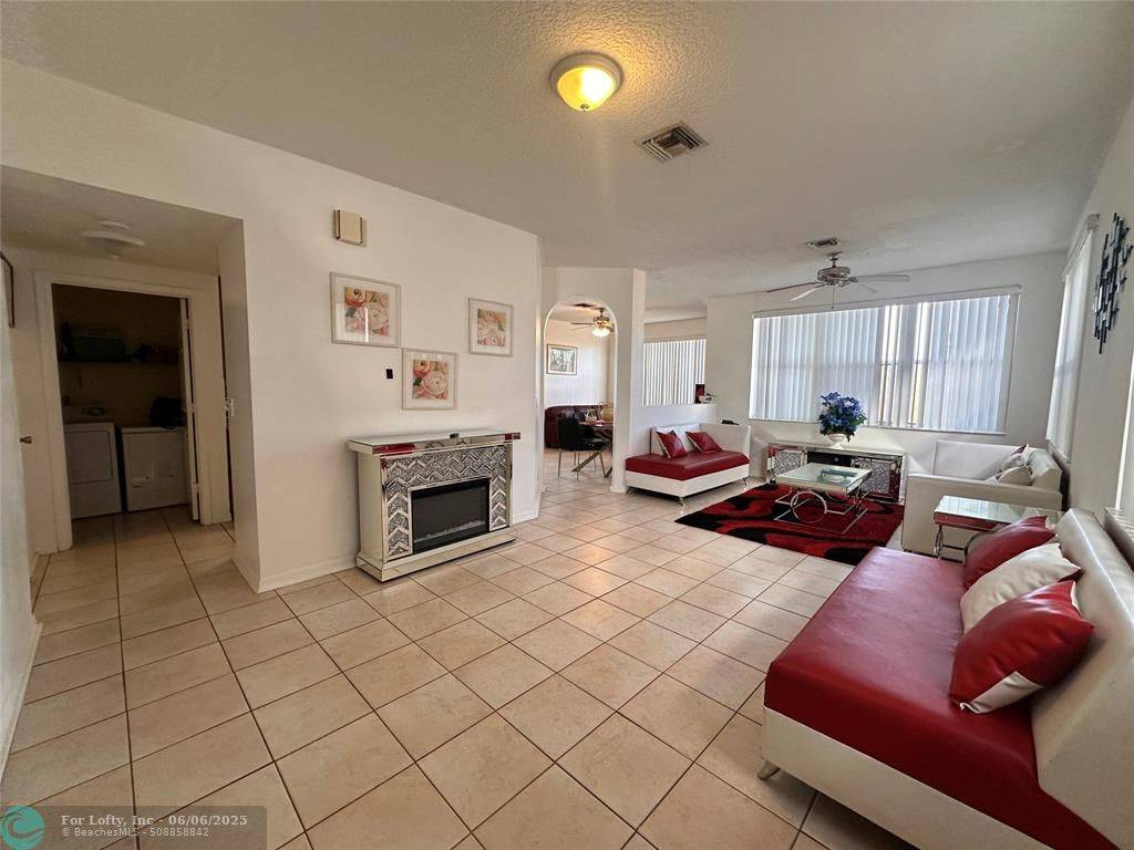 Lake Worth, FL 33467,6831 Torch Key St