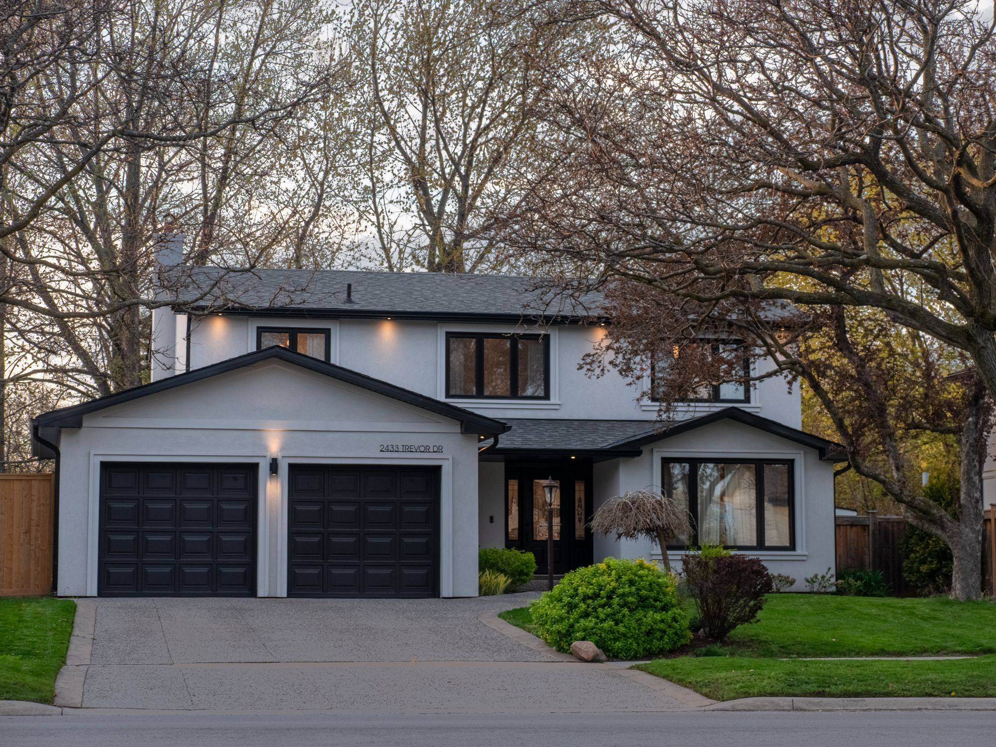 Oakville, ON L6L 5C4,2433 Trevor DR