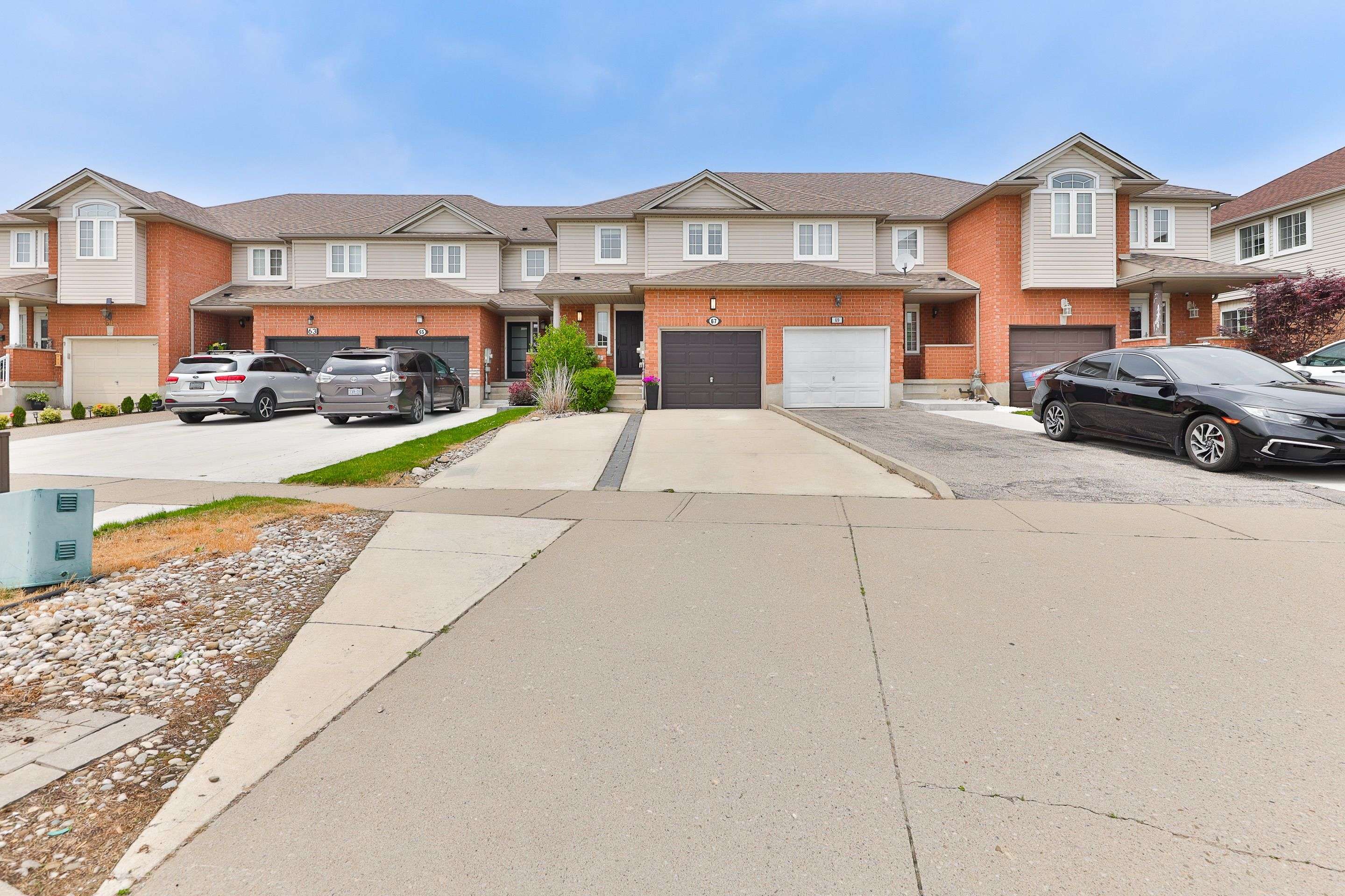 Cambridge, ON N1T 2E1,67 Green Gate BLVD