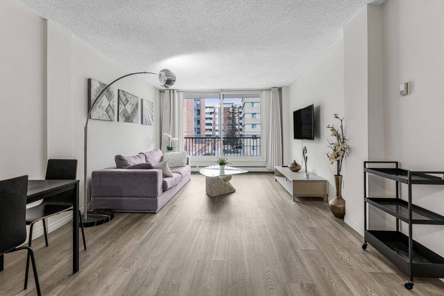 Calgary, AB T3C0X5,1236 15 AVE SW #305
