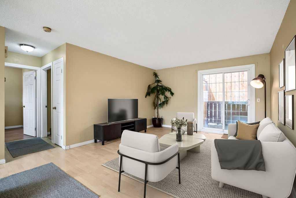 Calgary, AB T3J1N2,31 Castleglen CRES NE