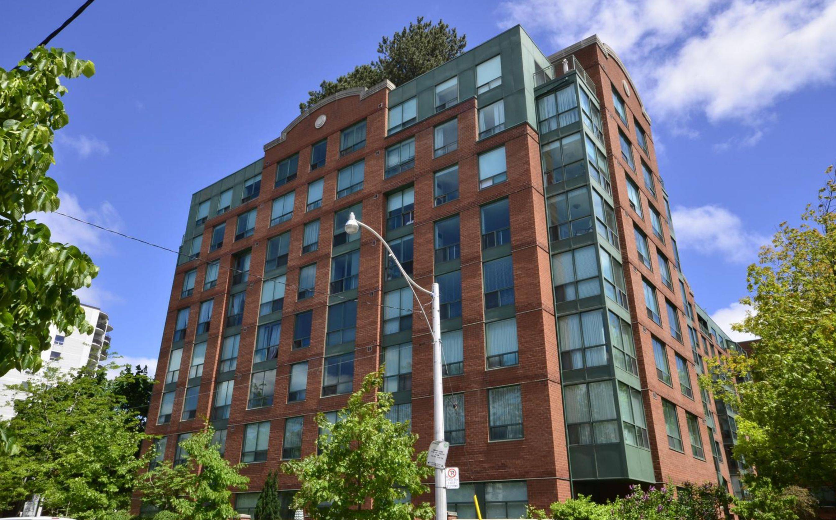 Toronto C02, ON M5R 3P6,95 Prince Arthur AVE #522
