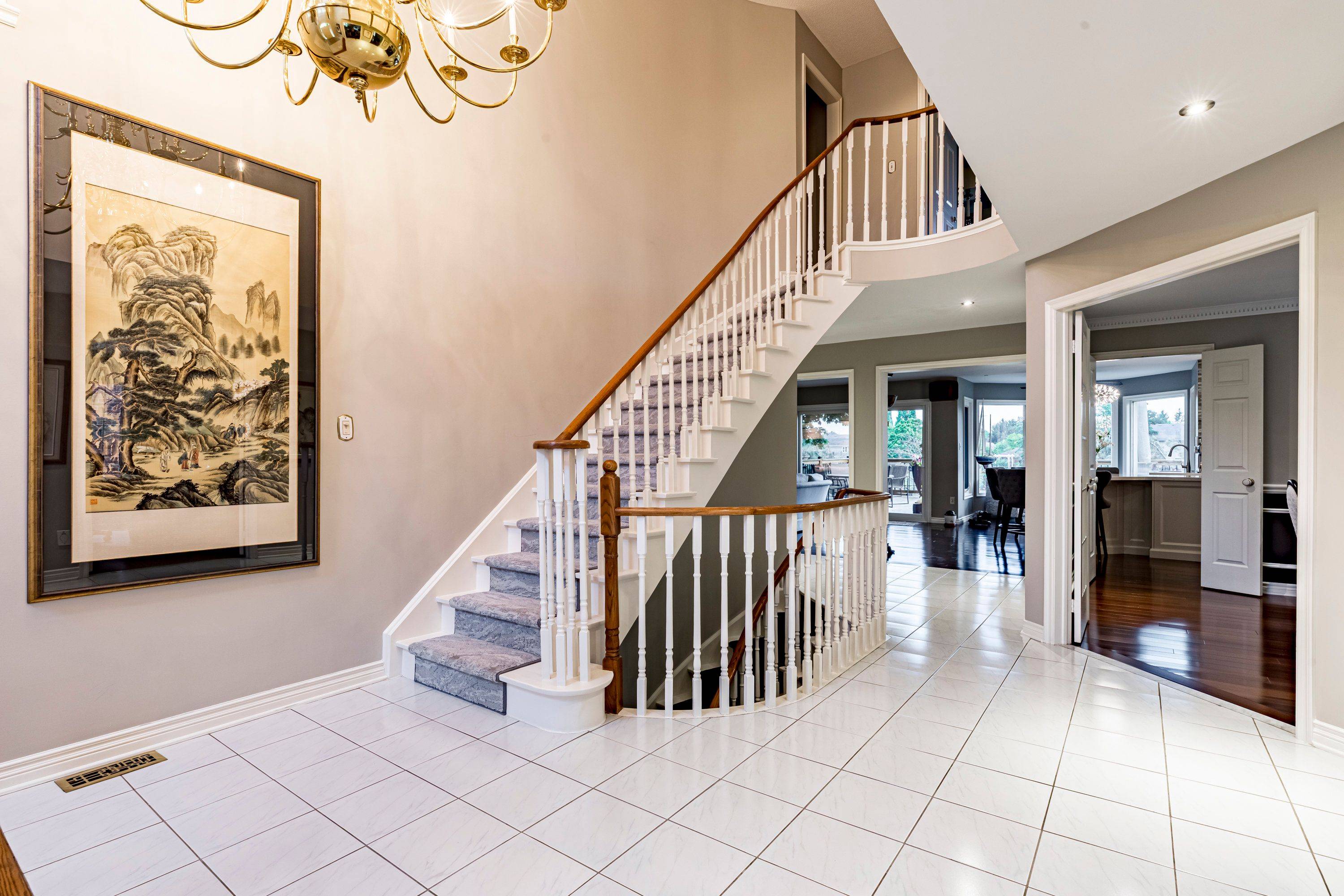Burlington, ON L7M 3V5,2010 Parklane CRES