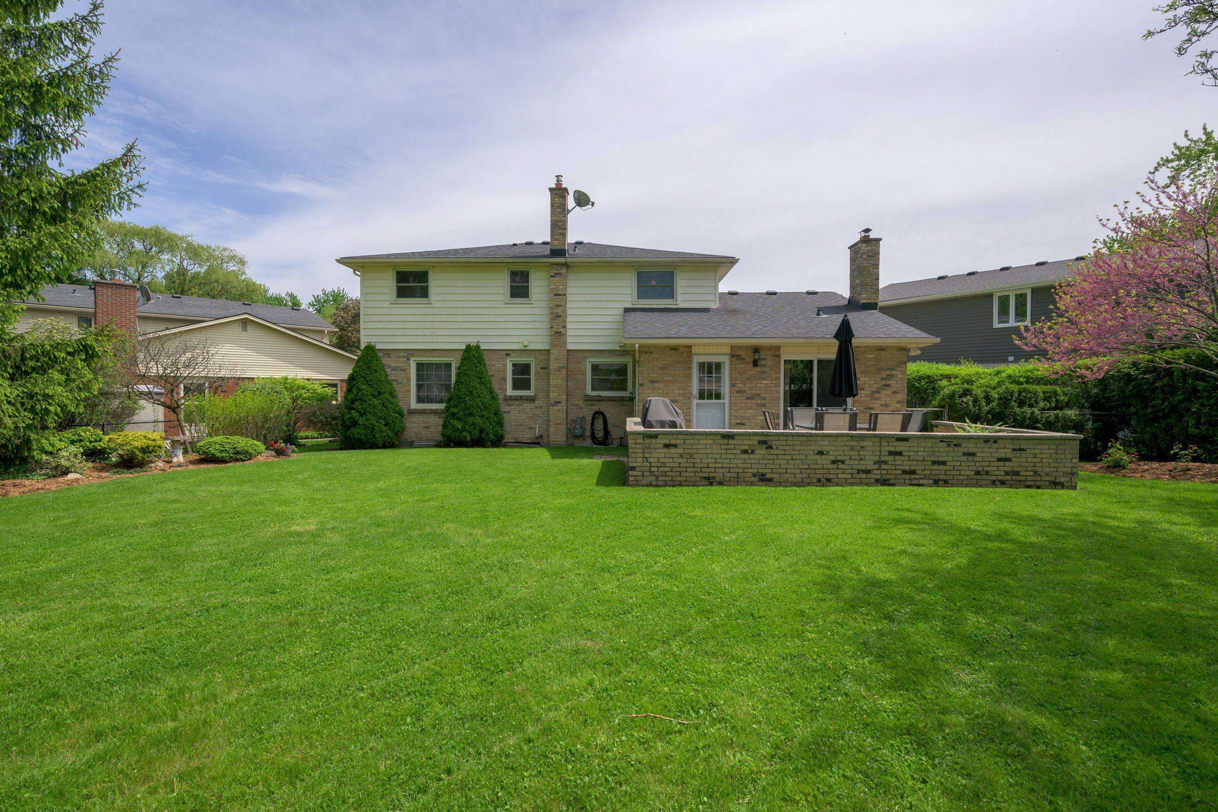 London South, ON N6K 1S7,831 Farnham GRV