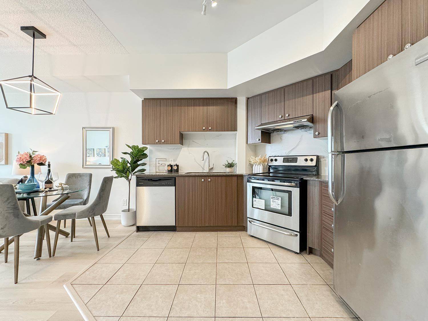 Markham, ON L3R 5W7,8323 Kennedy RD #316