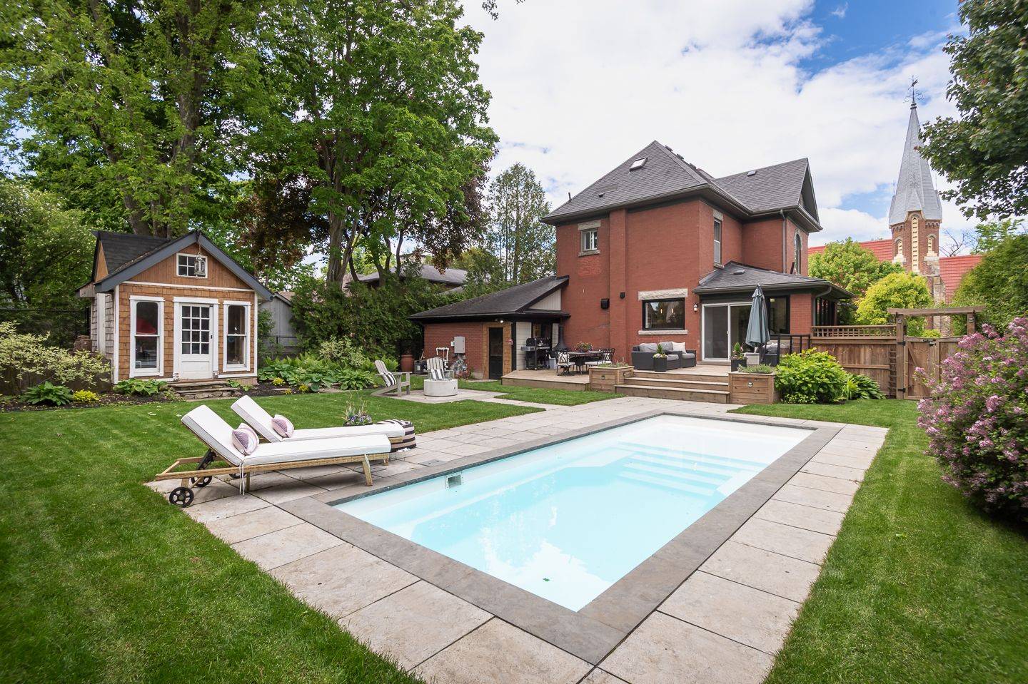 Centre Wellington, ON N0B 1S0,39 Henderson ST