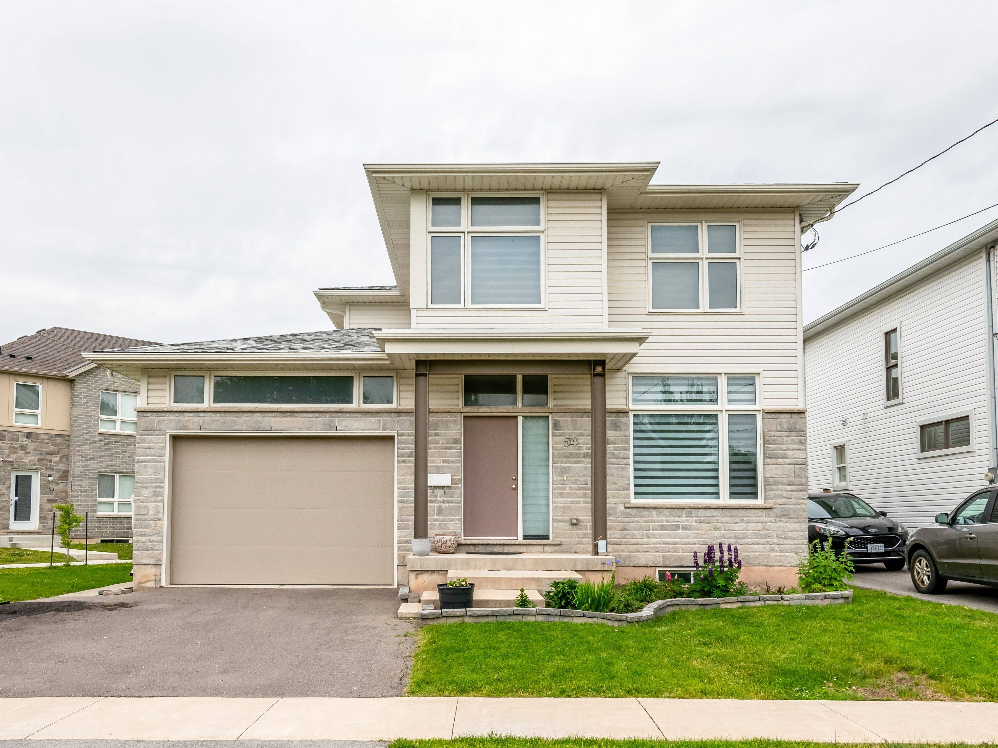 Welland, ON L3C 5N2,54 St George ST