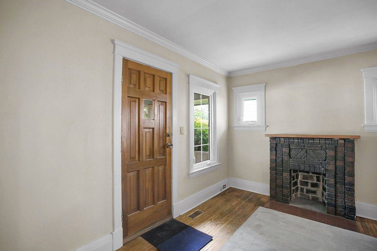 London South, ON N6J 1E9,166 Springbank DR