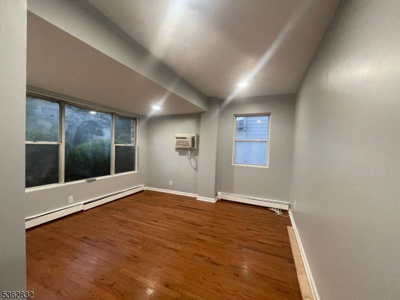 Elizabeth City, NJ 07208,347 Elmora Ave 1 FL