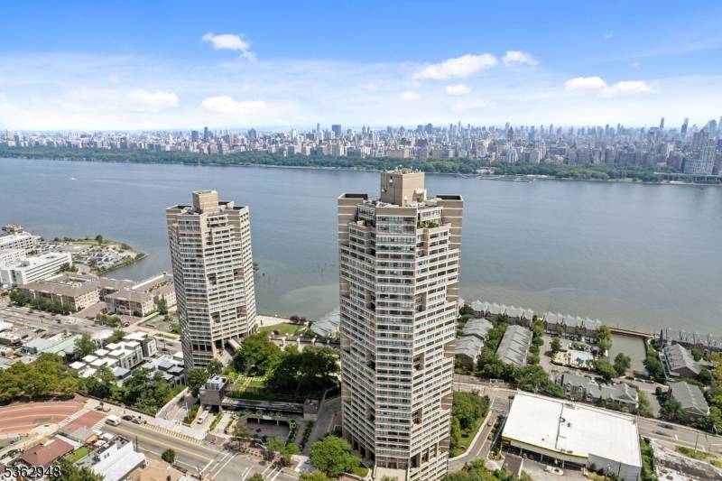 Guttenberg Town, NJ 07093,7002 Kennedy Blvd #36G