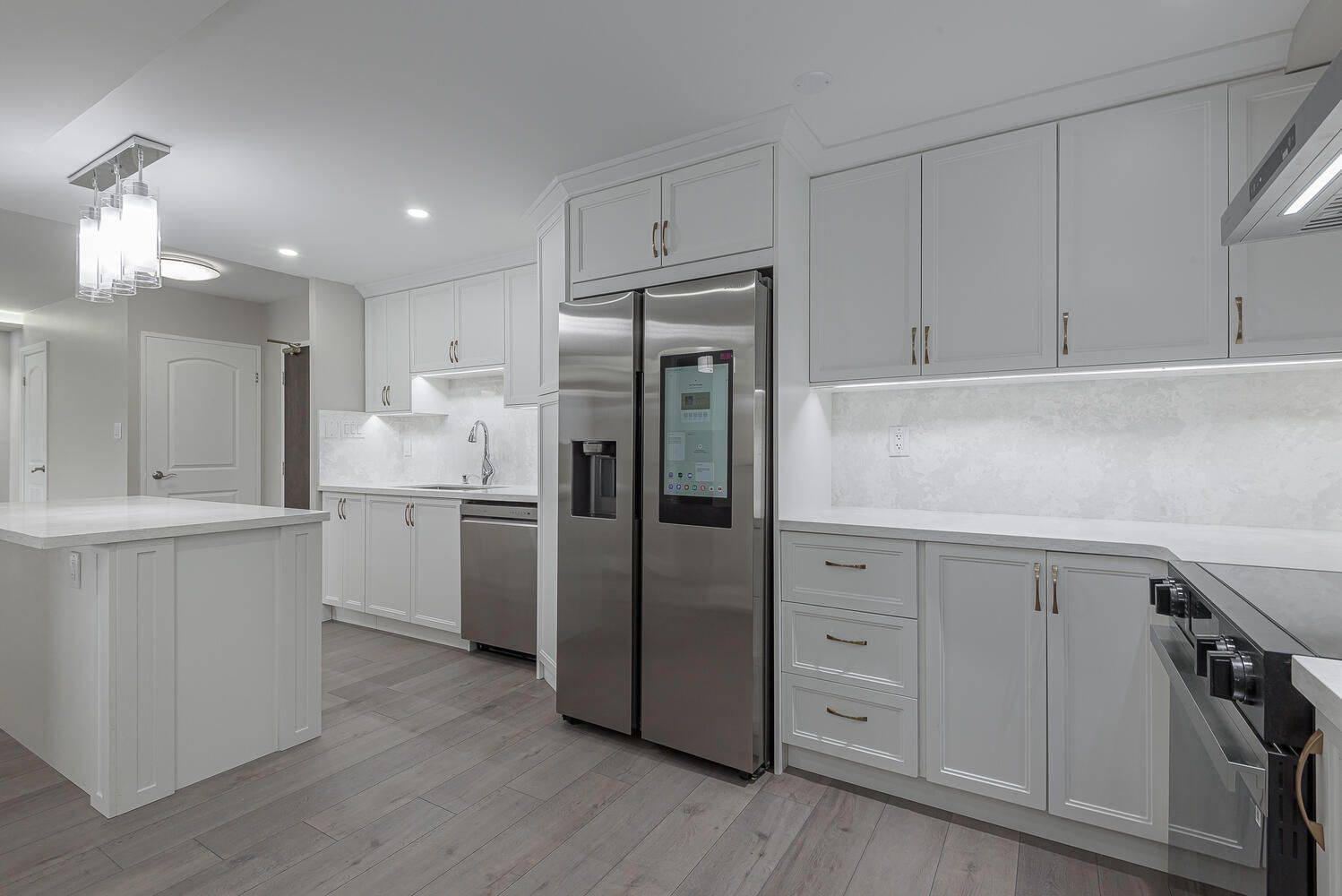 Toronto W08, ON M9C 4W2,820 Burnhamthorpe RD #1104