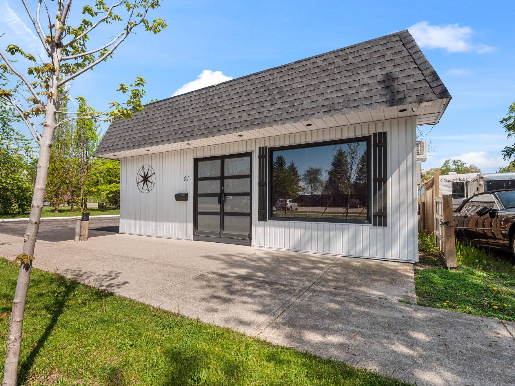 Fort Erie, ON L2A 1T7,61 Queen ST