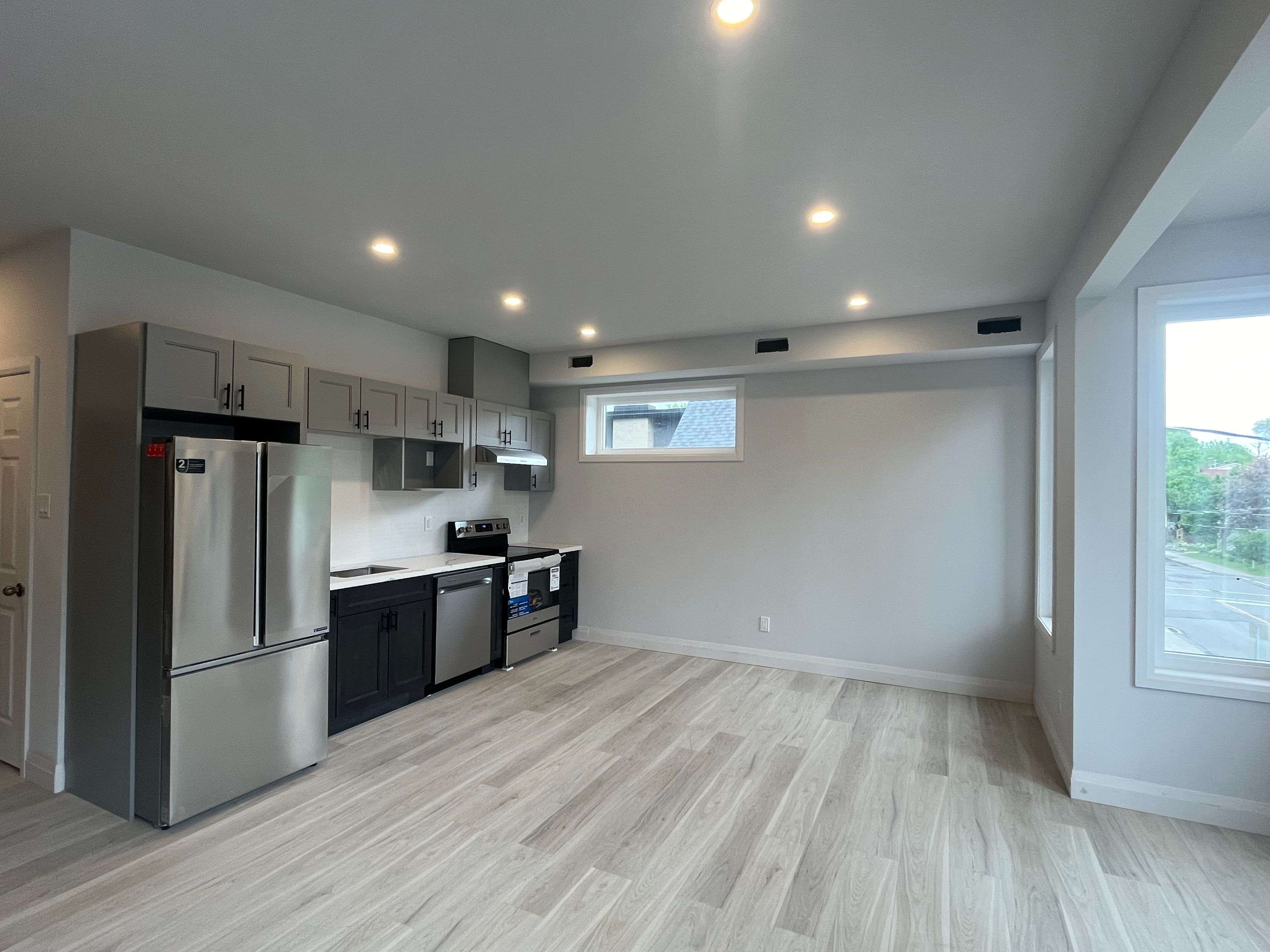 Overbrook - Castleheights And Area, ON K2K 1X6,89 QUEEN MARY ST #A